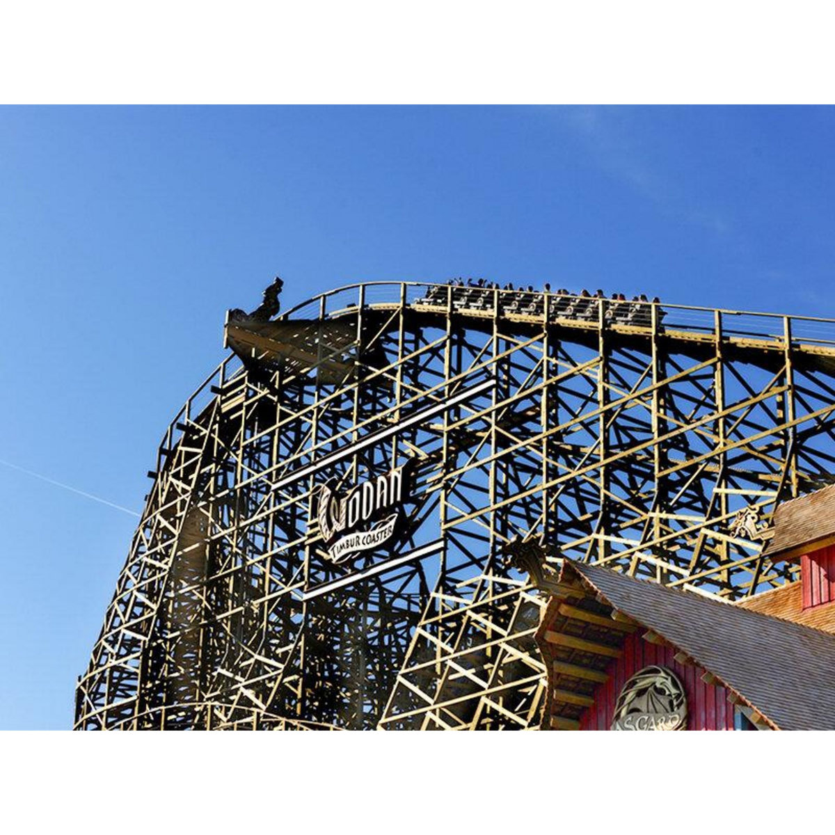 Smartbox Europa-Park 2025 en famille : 2 entrées adultes et 1 entrée enfant pour une journée en haute saison - Coffret Cadeau Sport & Aventure