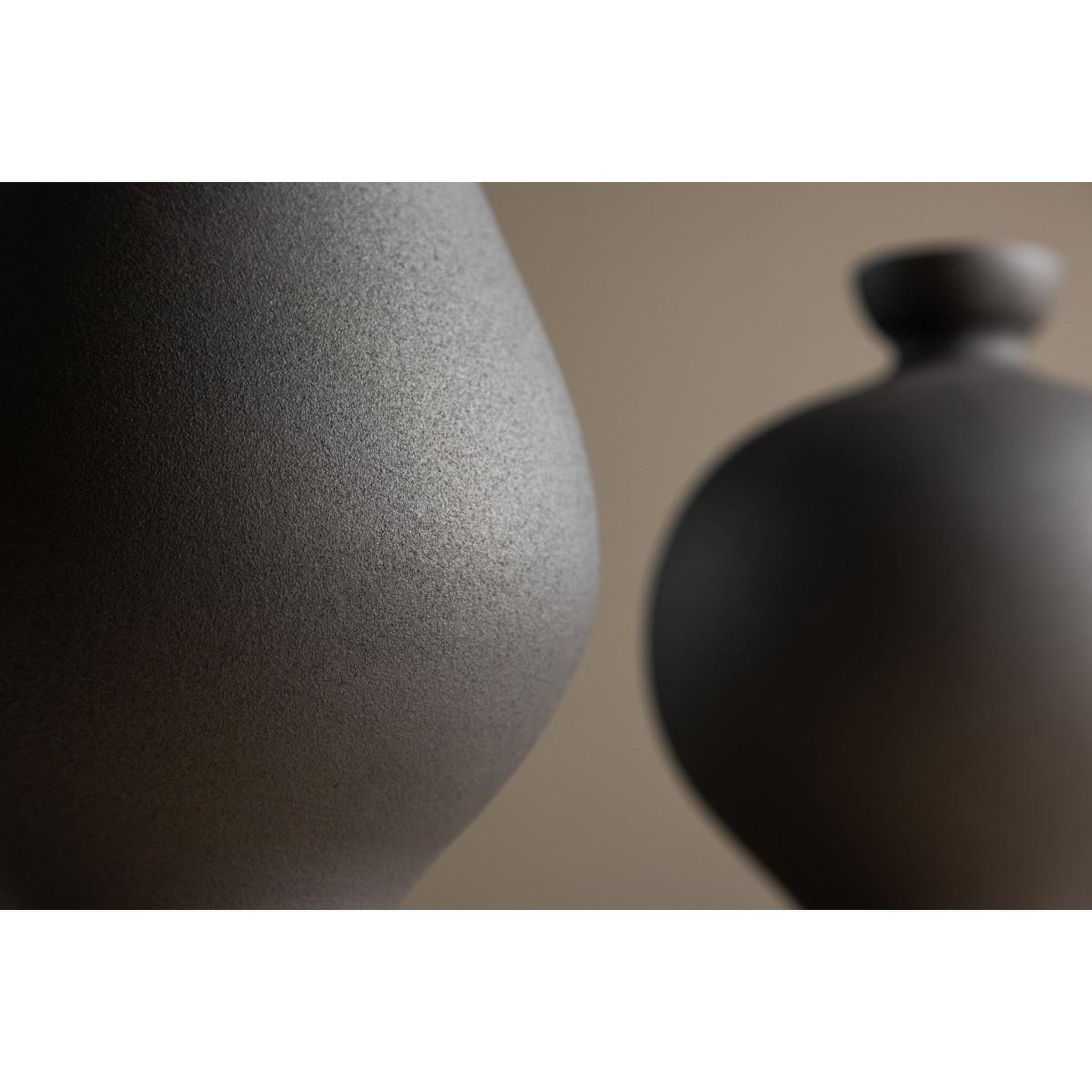 Voir la diapositive 3 : Paris Prix Vase design  rellis  24cm noir