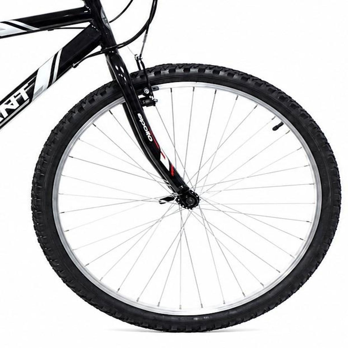 Vélo / VTT 26'' pour une taille à partir de 1.55m équipé de 6 vitesses avec dérailleur TY21, poignées Microshift et freins V- Bkake