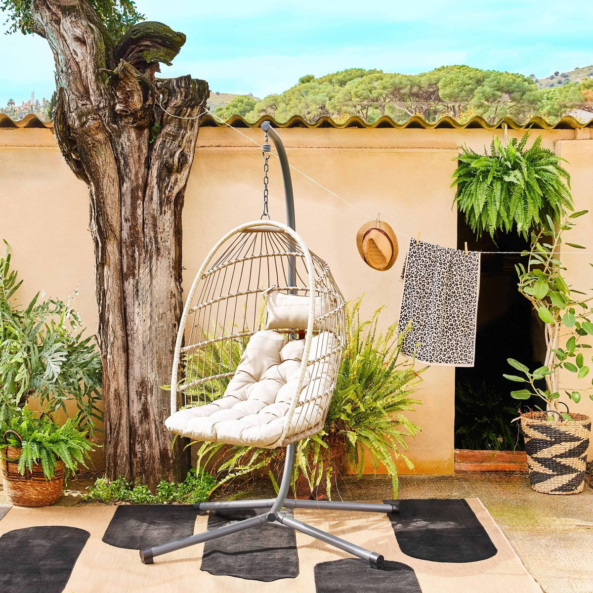 SWEEEK Fauteuil œuf suspendu TOSCANA acier, osier, polyester, 105 x 105 x 196 cm