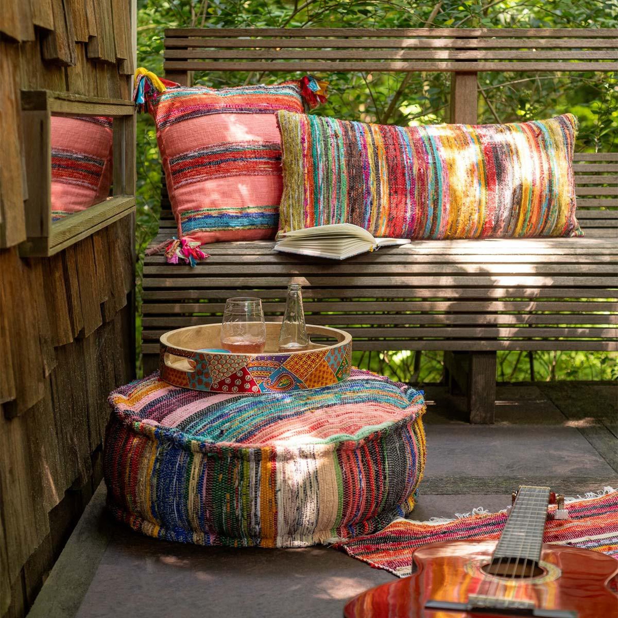 Voir la diapositive 3 : J-LINE Coussin déco avec pompons  chindi  45x45cm multicolore