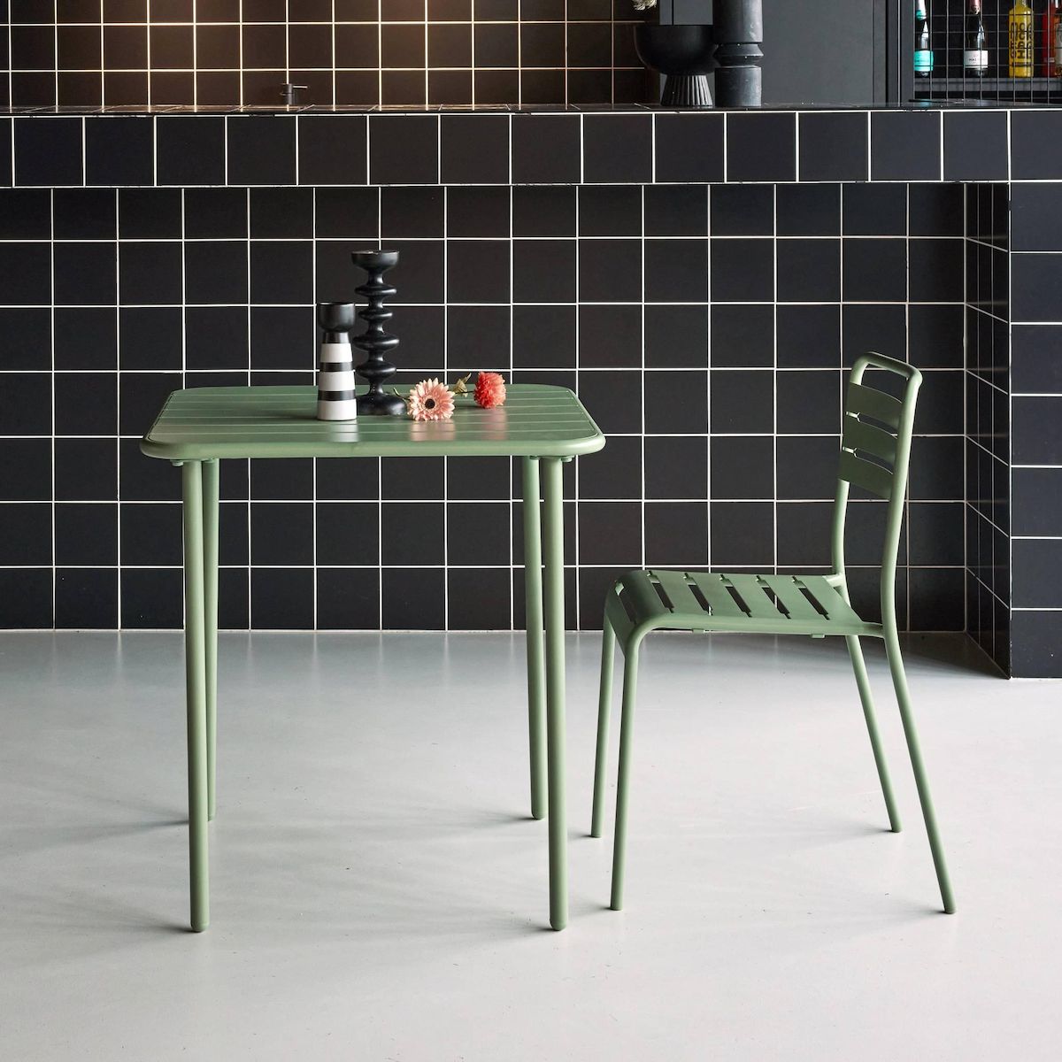 SWEEEK Table de jardin métal 2 places, Amelia 70 x 70cm