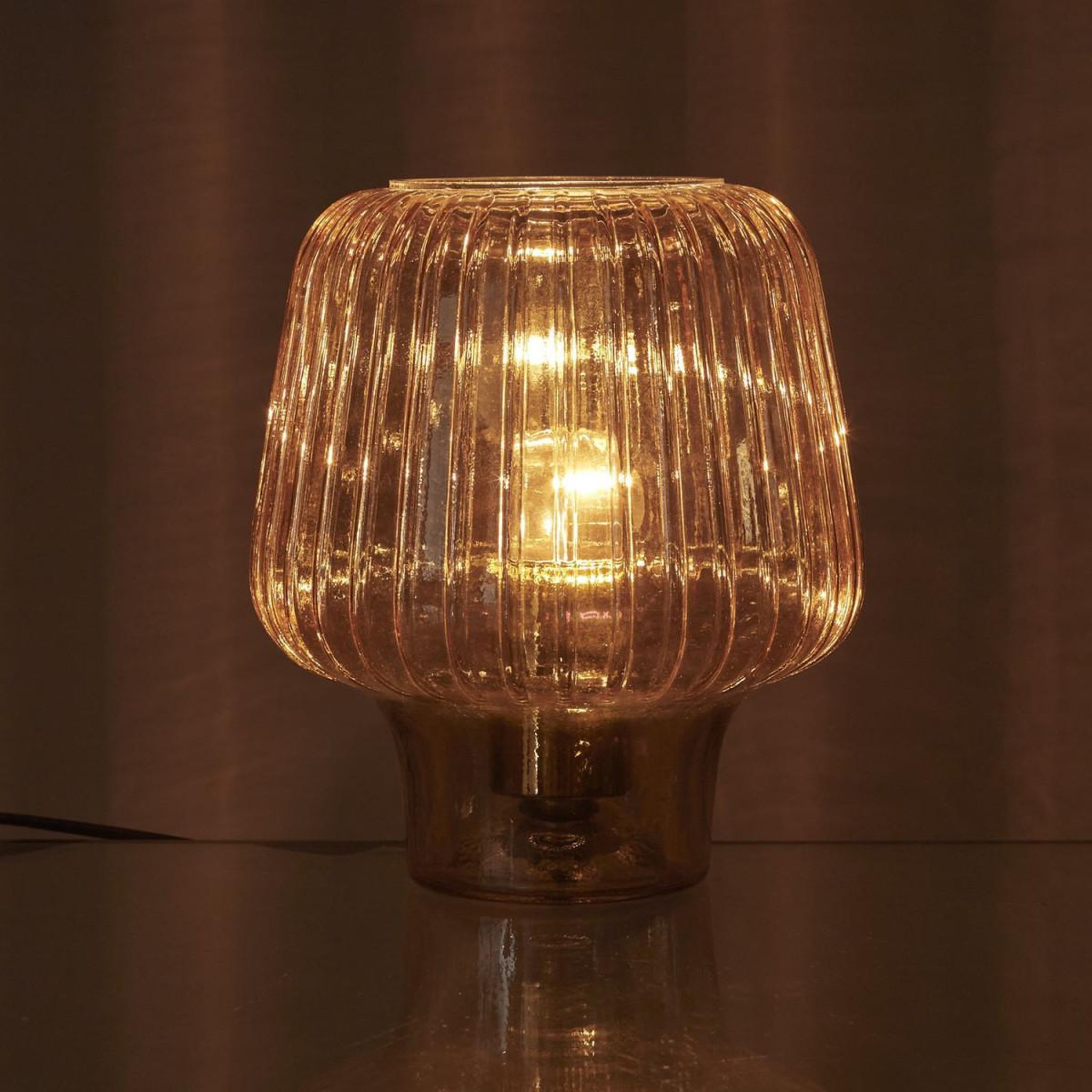 Voir la diapositive 3 : The Home Deco Factory Lampe à poser verre fumé  champignon  21cm ambre