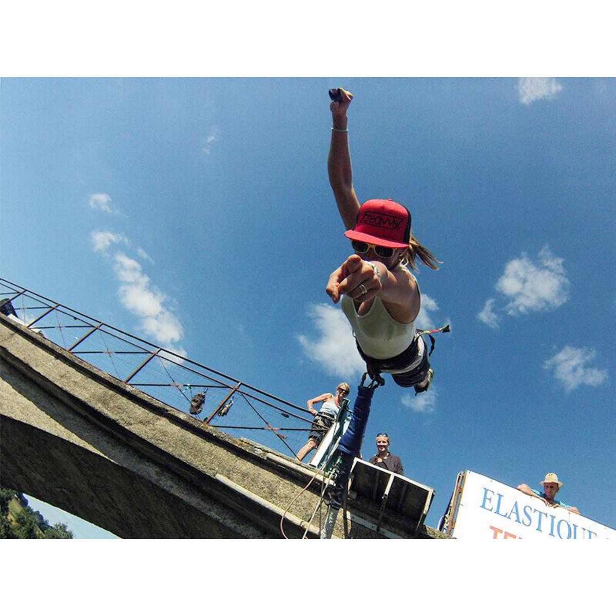 Smartbox Saut à l'élastique au viaduc de Saint-Georges-le-Gaultier dans la Sarthe - Coffret Cadeau Sport & Aventure