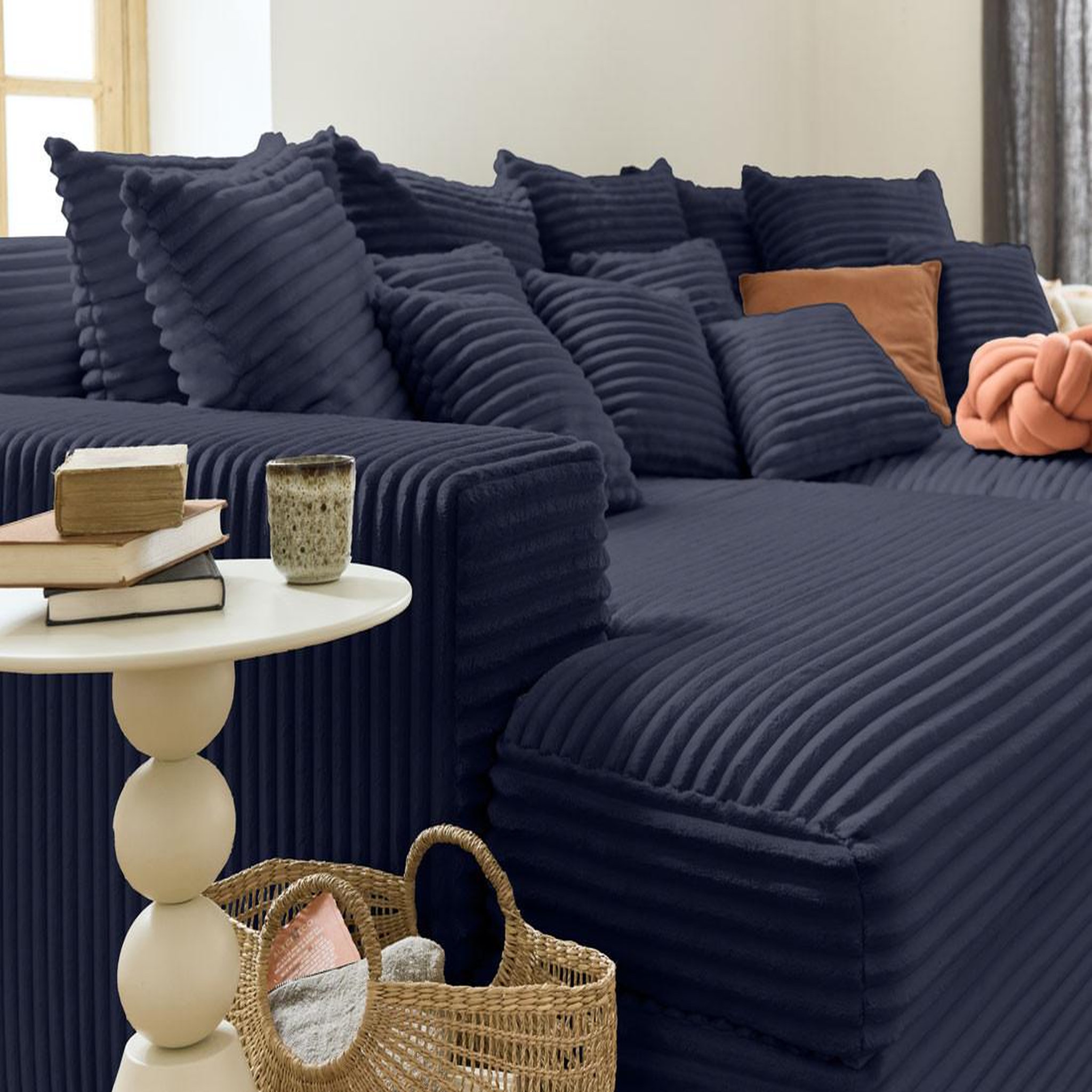 Voir la diapositive 2 : LISA DESIGN Collins - canapé droit 4 places avec double méridienne - assise profonde - velours côtelé grosses côtes