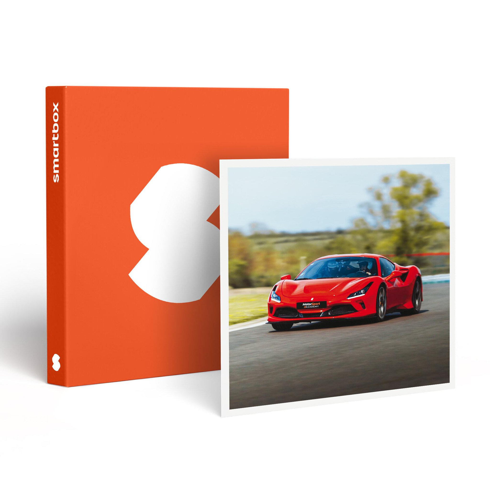 Voir la diapositive 1 : Smartbox Stage de pilotage : 2 tours sur le circuit de Nogaro Compétition en Ferrari F8 - Coffret Cadeau Sport & Aventure