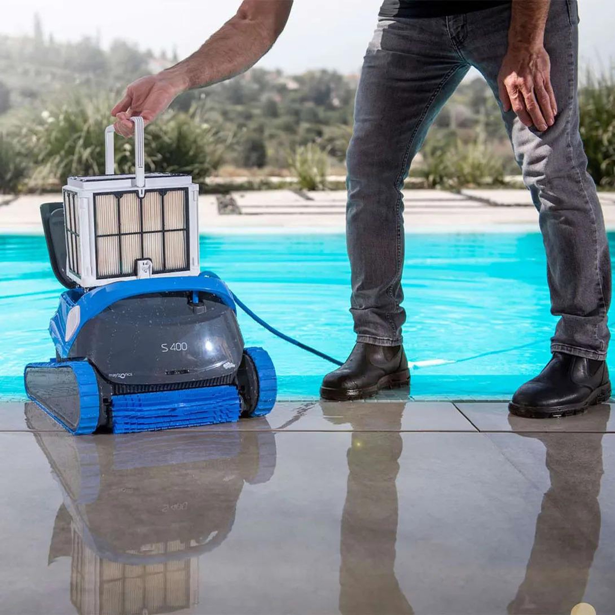 Voir la diapositive 3 : Dolphin Robot electrique de piscine fond, parois et ligne d'eau avec chariot - s400
