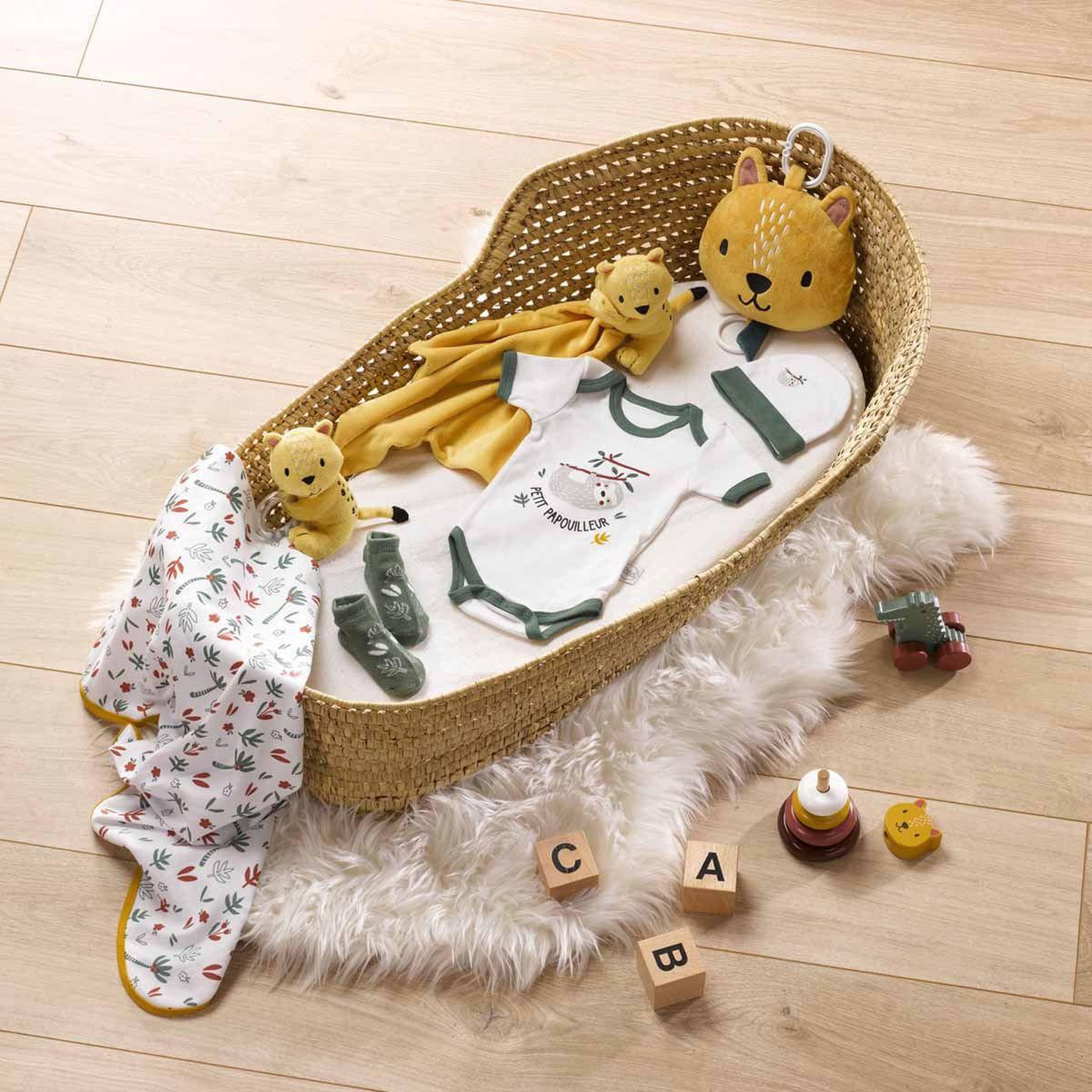 Voir la diapositive 2 : BEBE DOUCEUR Coffret naissance 3 pièces  paresseux  vert