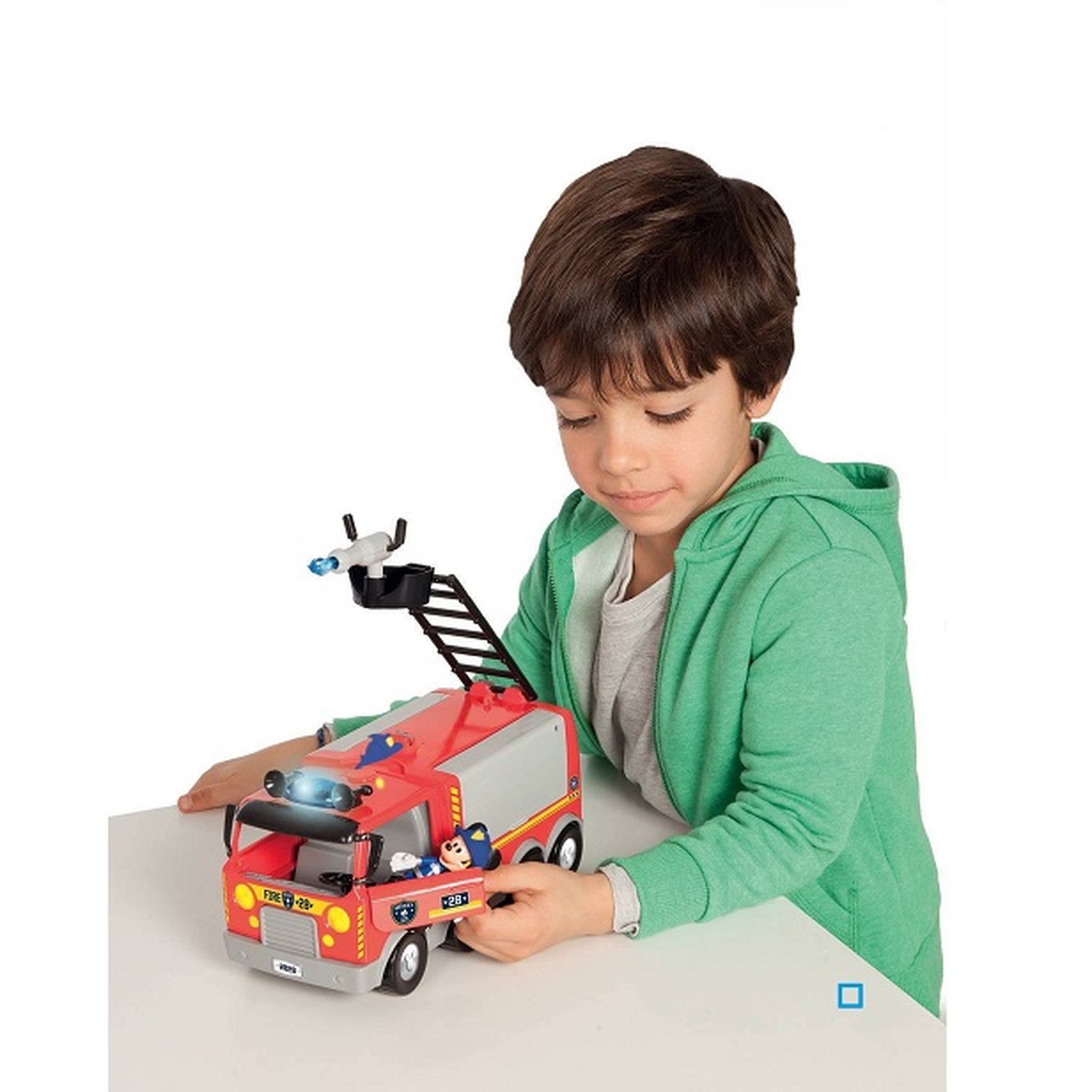 Voir la diapositive 7 : IMC TOYS Camion de pompiers sons et lumières - Mickey
