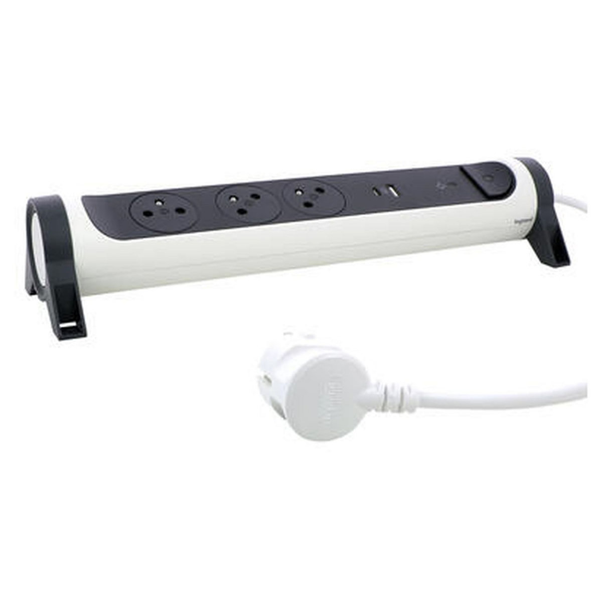 LEGRAND Rallonge 3x2P+T Surface - inter, cordon 1,5mRallonge 3x2P+T Surface - inter, cordon 1,5m, parafoudre et USB A+C- blanc/grisparafoudre et USB A+C- blanc/gris