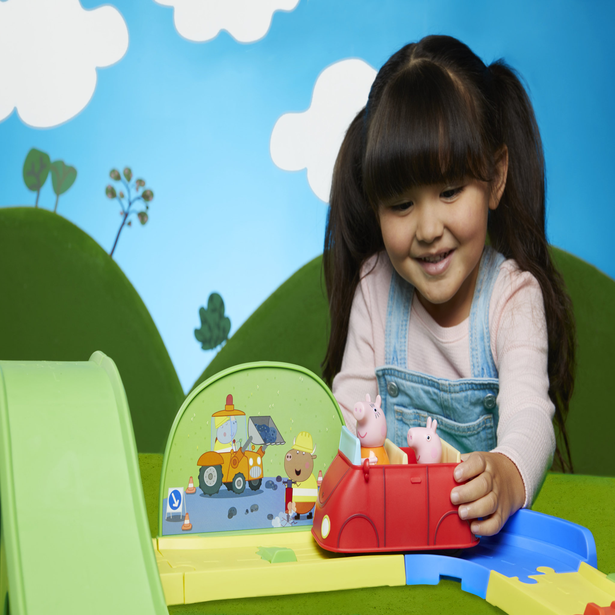 Voir la diapositive 6 : HASBRO Peppa Le circuit en ville 