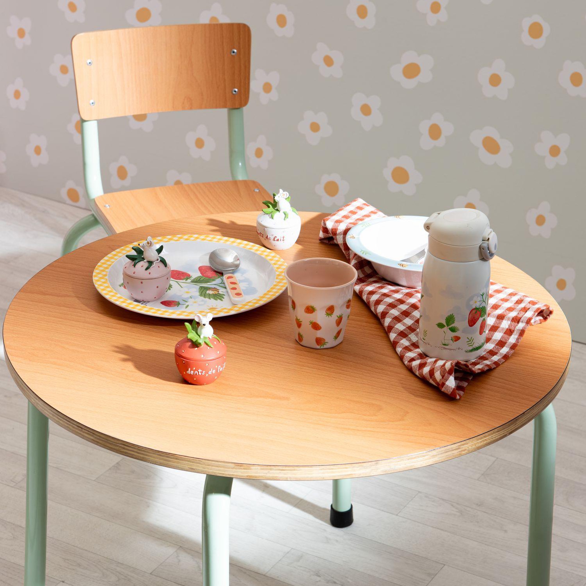Voir la diapositive 2 : Amadeus Coffret set repas 5 pièces printemps