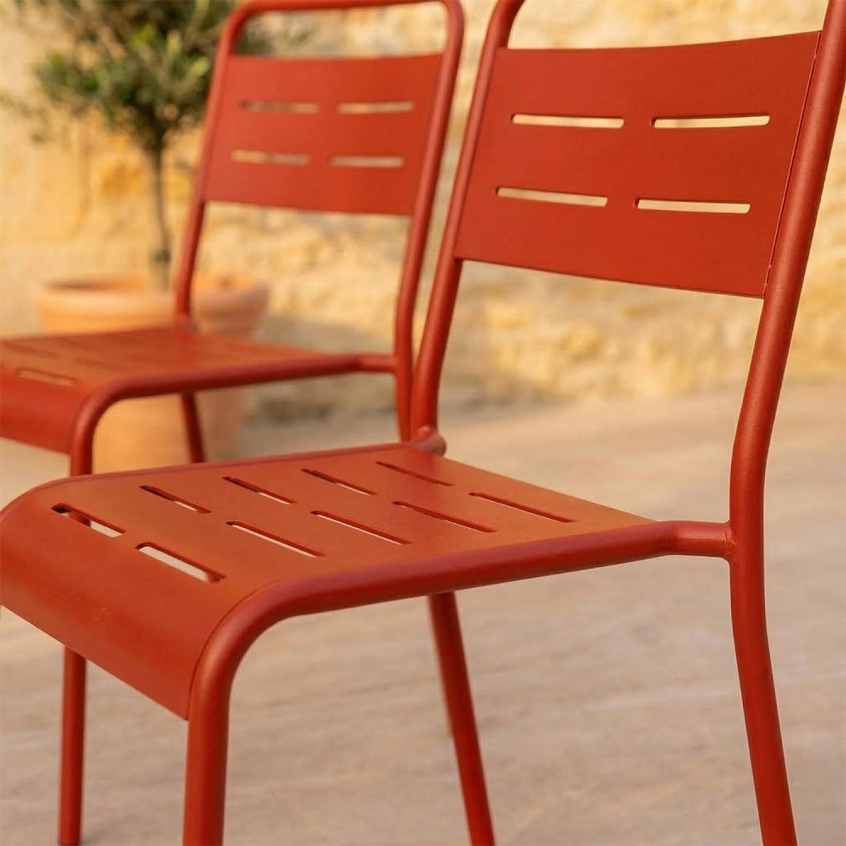CONCEPT USINE Ensemble de 4 chaises de jardin empilables terracotta BERGAME