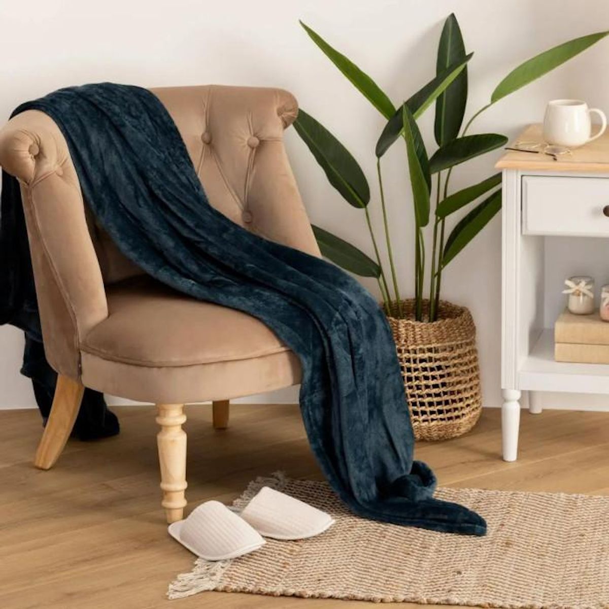 ATMOSPHERA Grand plaid en flanelle uni - 180x130 cm - Bleu foncé