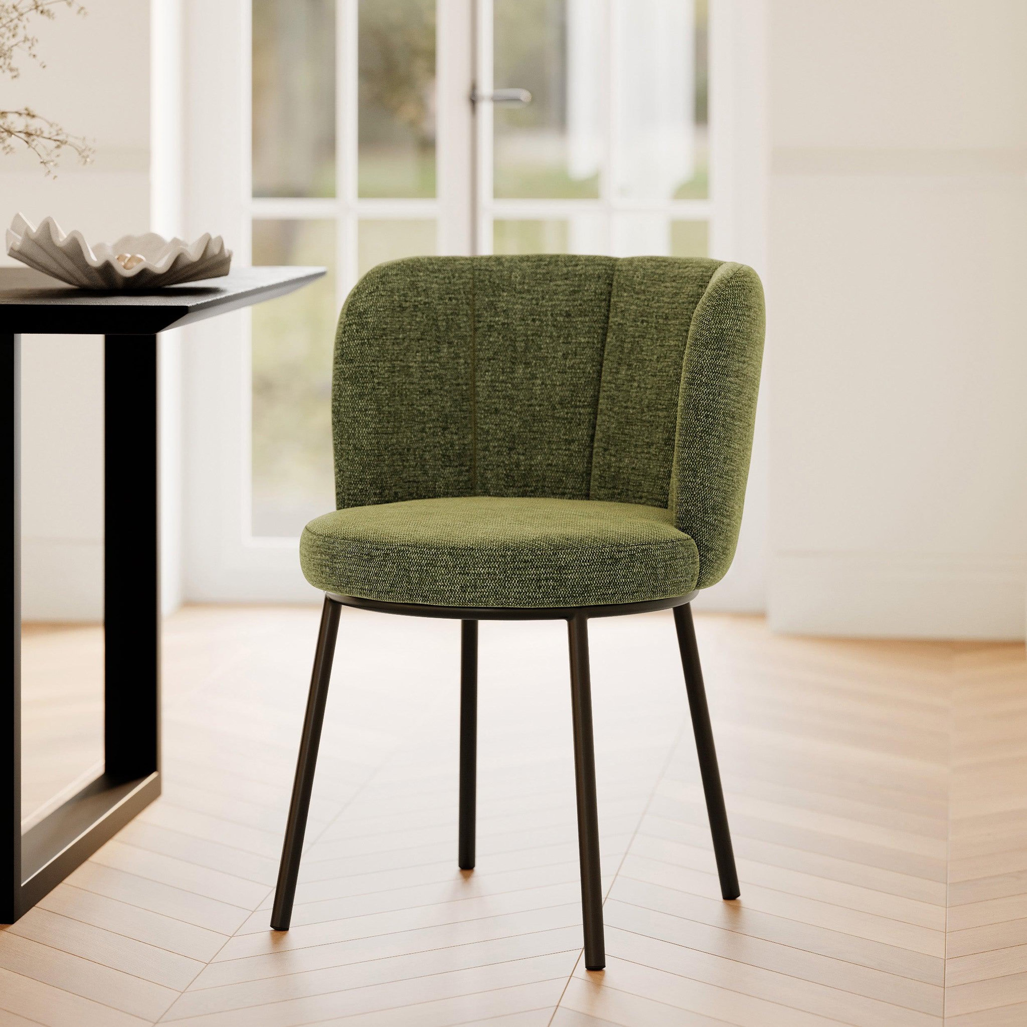 Voir la diapositive 2 : MAISON PAVANE Chaise en tissu vert chiné et pieds noirs-aby