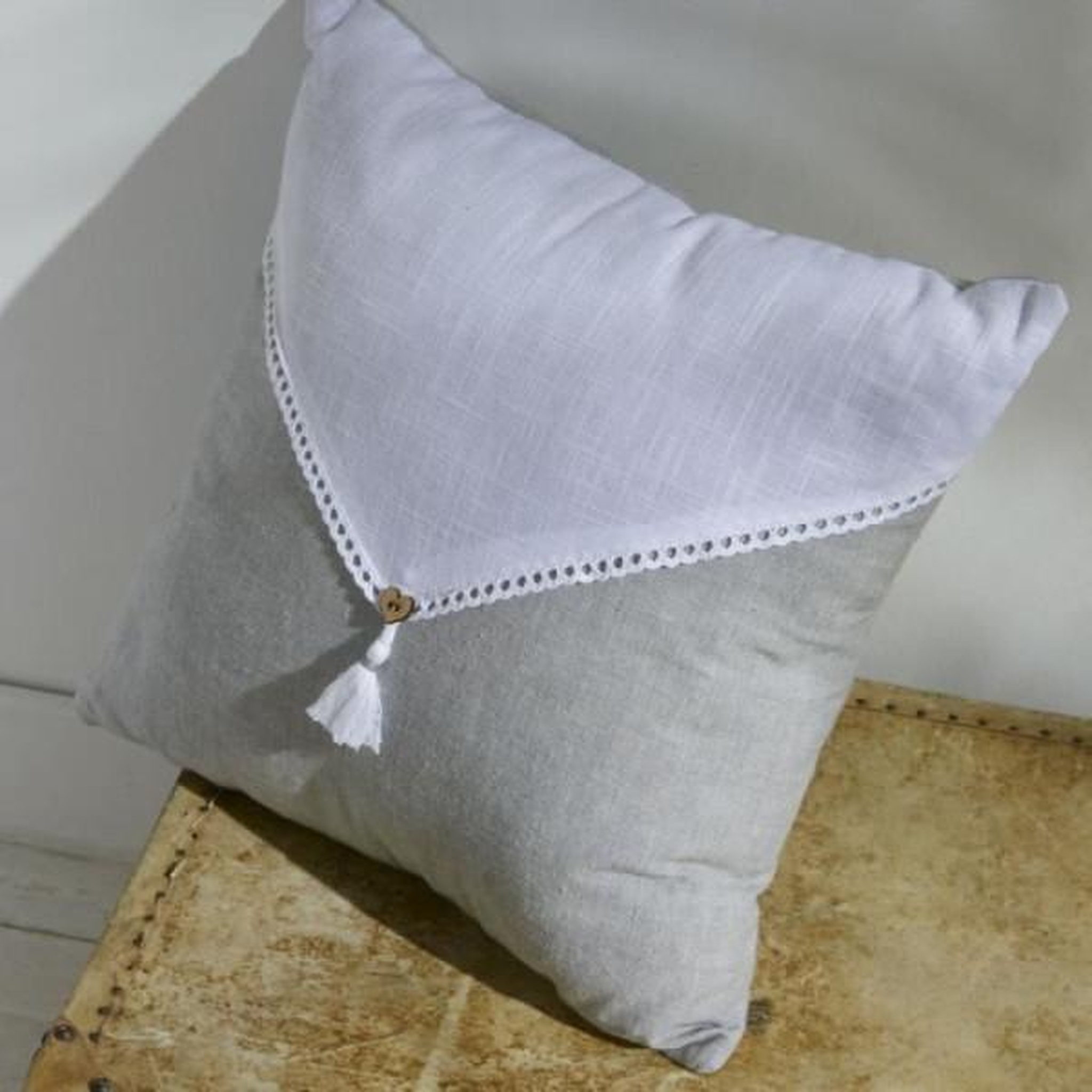Voir la diapositive 1 : Today Coussin déhoussable grise/blanche today charme