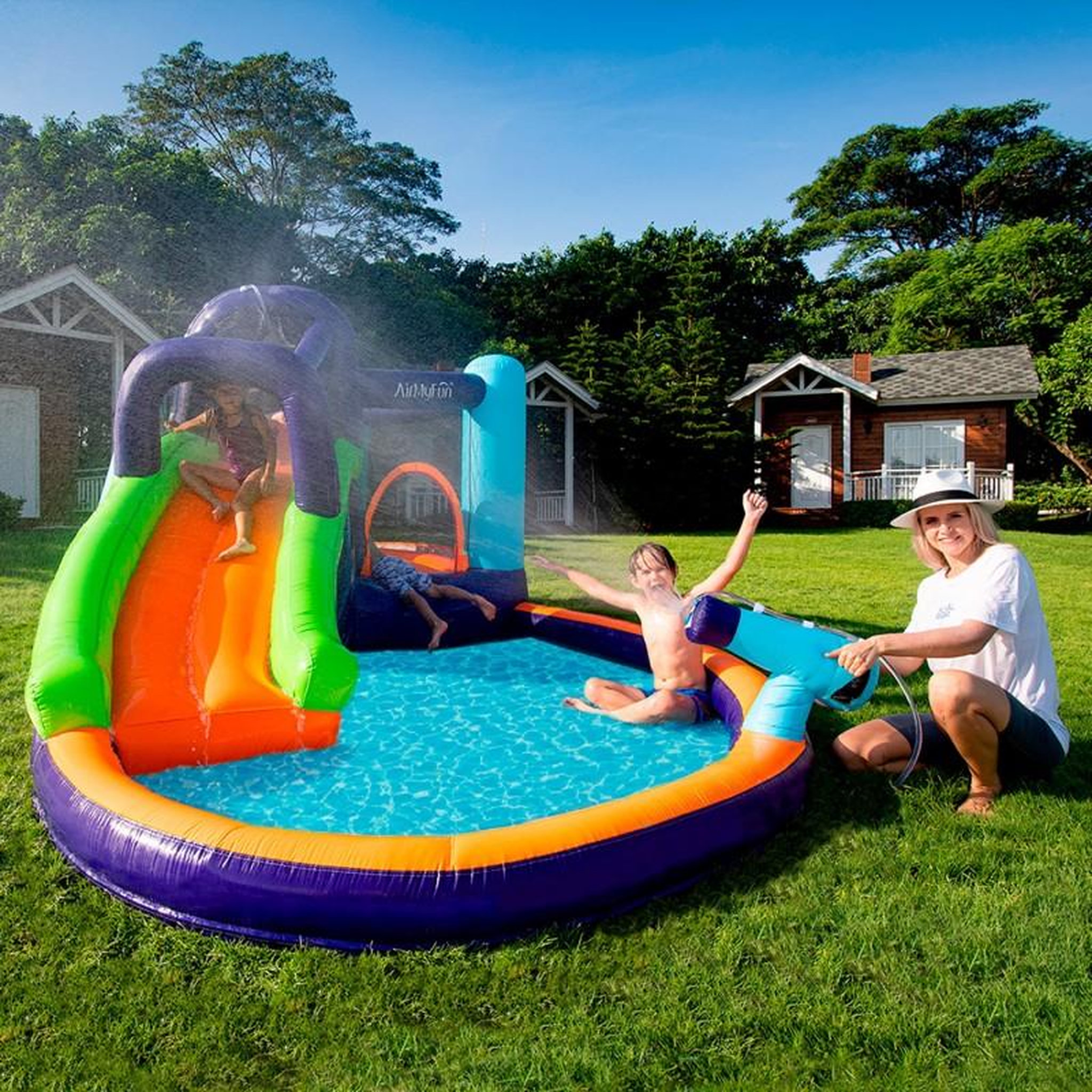 Voir la diapositive 2 : AIRMYFUN Château Aquatique Gonflable Magic Island avec toboggan et canons à eau, 430x380x190 cm - souffleur et sac de rangement inclus