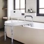 Voir la diapositive 2 : HOMCOM Chaise de douche siège de douche ergonomique hauteur réglable pieds antidérapants charge max. 136 Kg alu. HDPE blanc