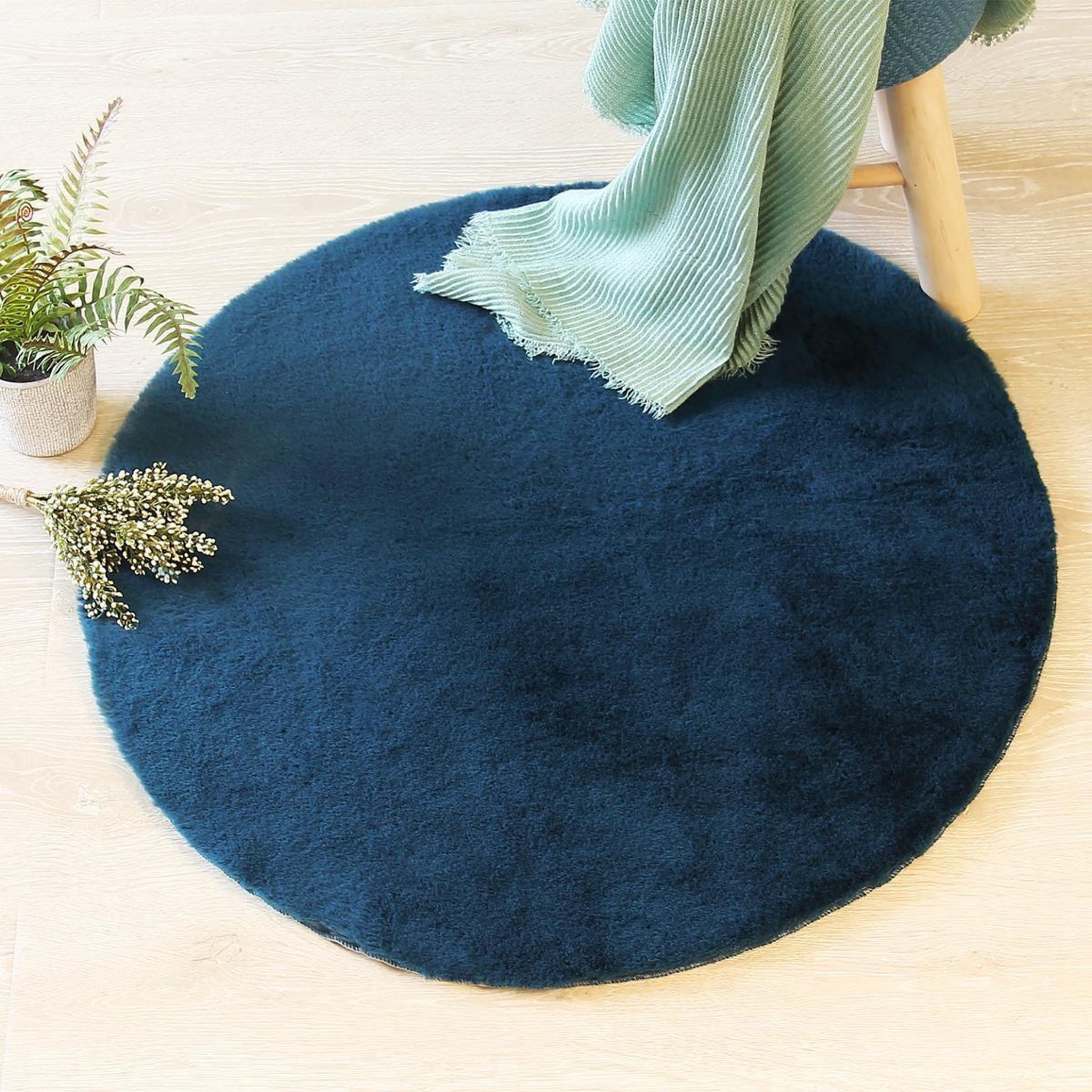 Voir la diapositive 3 : ATMOSPHERA Tapis rond imitation fourrure  doucea  80cm bleu canard