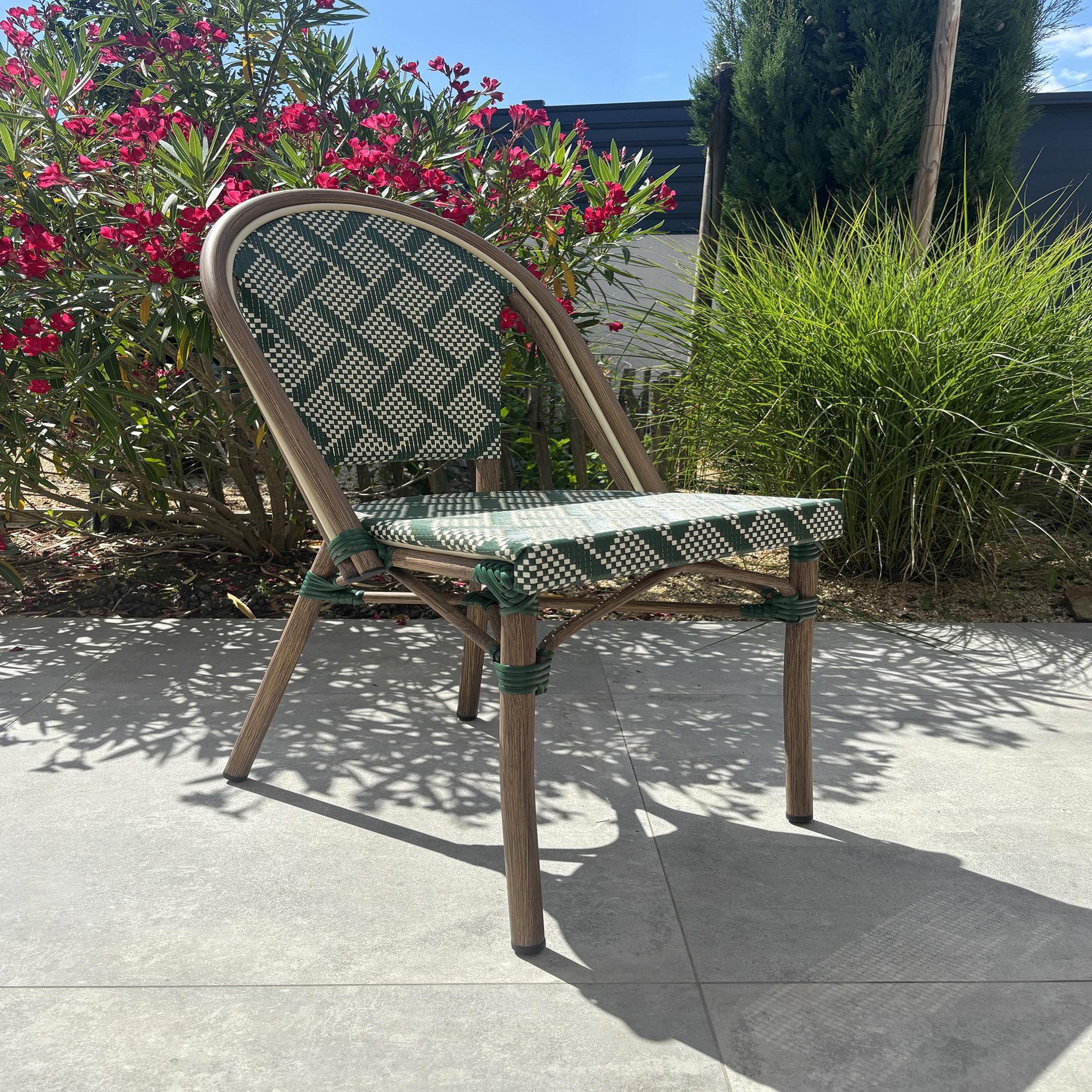 Voir la diapositive 5 : DCB GARDEN Lot de 2 fauteuils de jardin empilables en aluminium