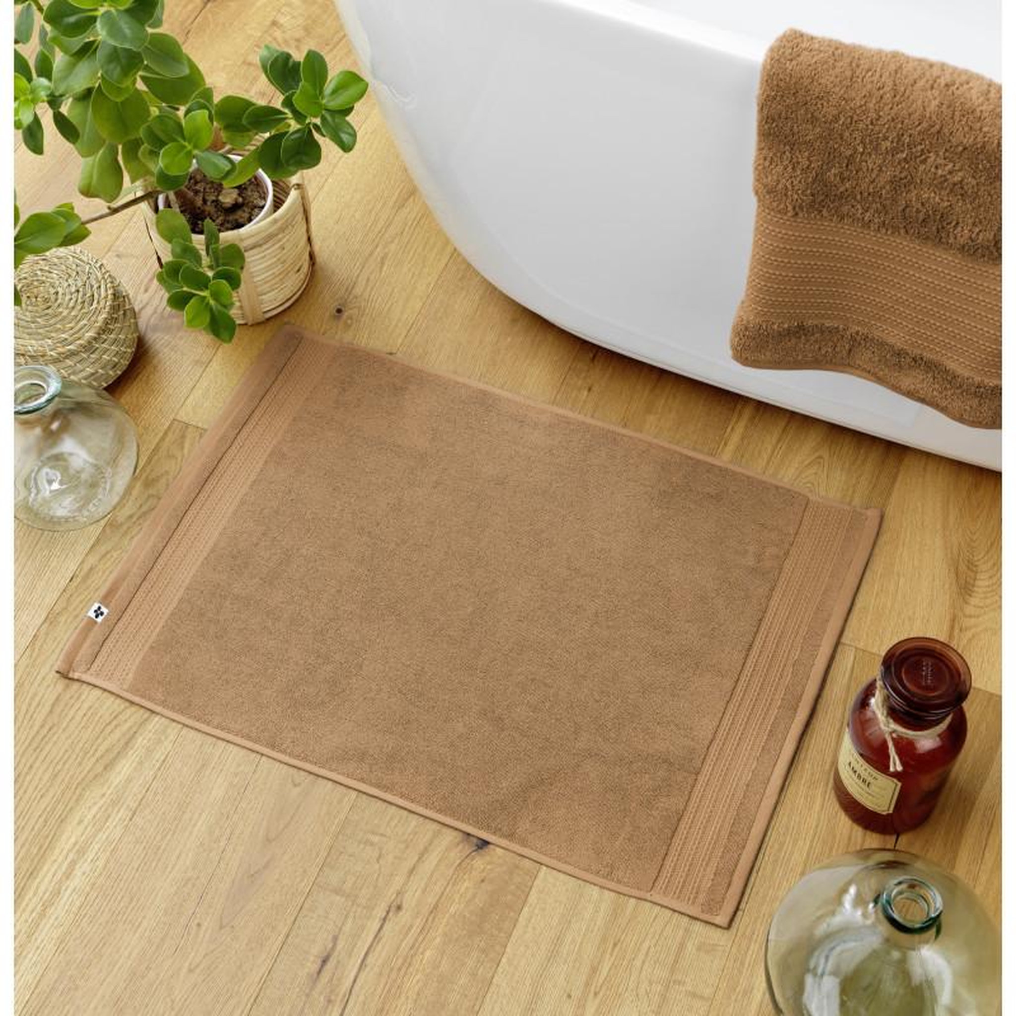 Voir la diapositive 1 : L EFFET PAPILLON Tapis de bain  Garance  50 x 70 cm / 100% Coton Bio / 600 gr/m² l'Effet Papillon -  - Tapis de bain 50 x 70 cm