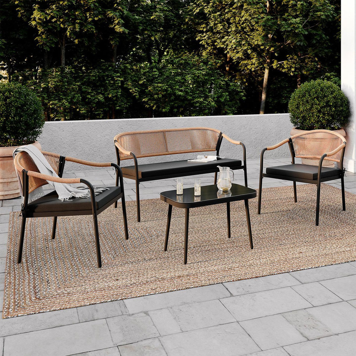 ID MARKET Salon de jardin bas MADEIRA 4 places structure en métal noir, cordage et coussins noirs
