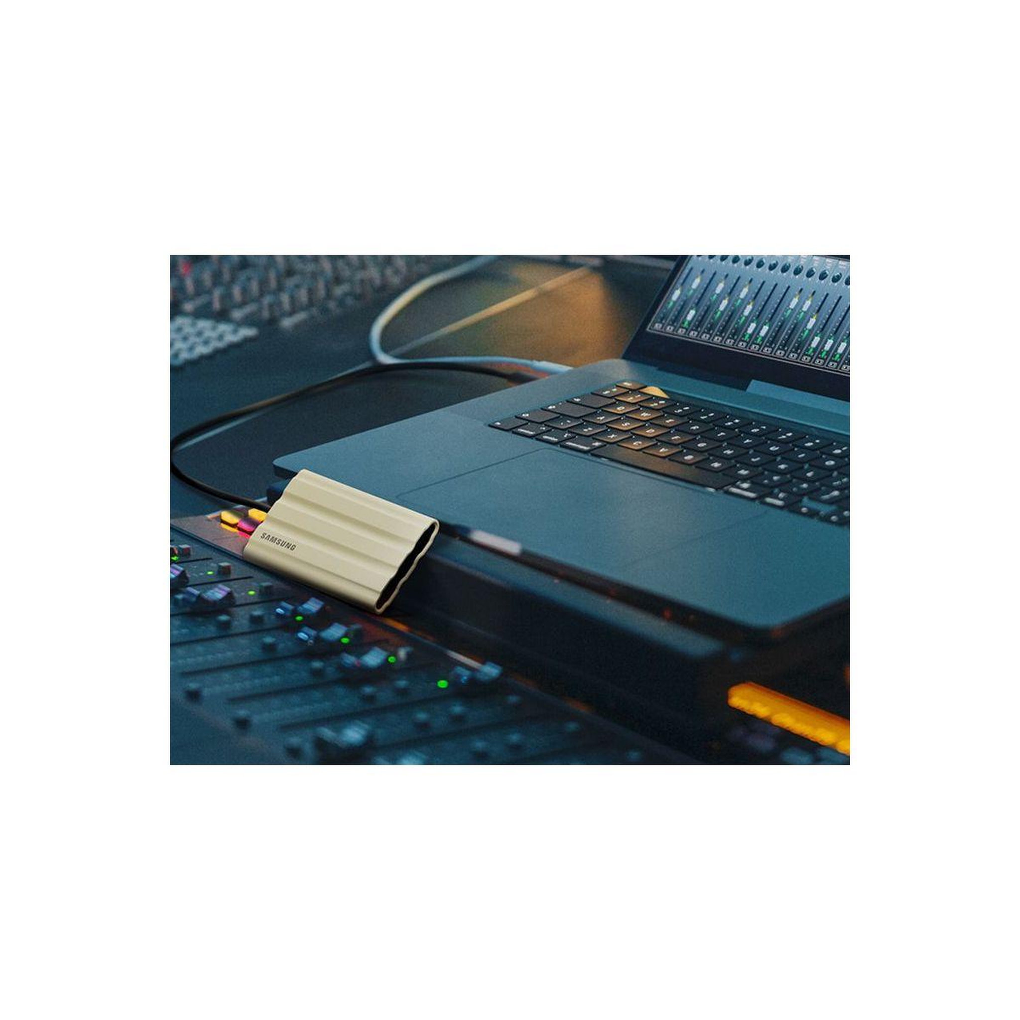 Voir la diapositive 3 : Samsung Disque dur SSD externe Portable 1to T7 Shield Beige