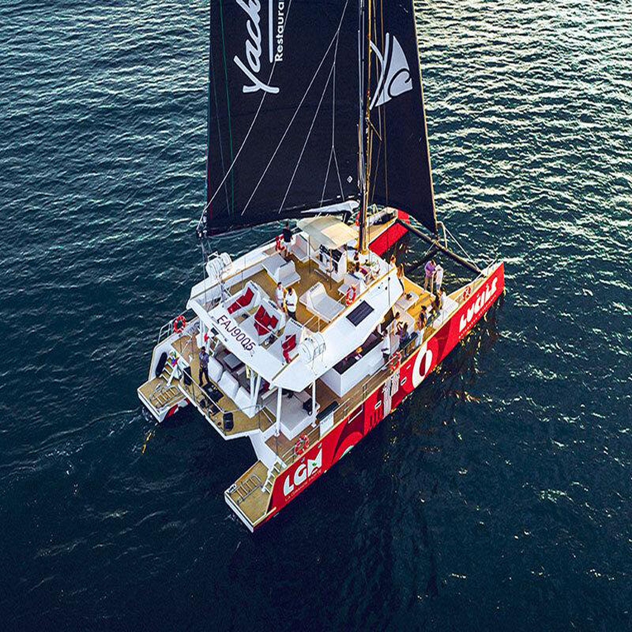 Voir la diapositive 3 : Smartbox Sortie en catamaran de 2h pour 2 personnes en Camargue - Coffret Cadeau Sport & Aventure