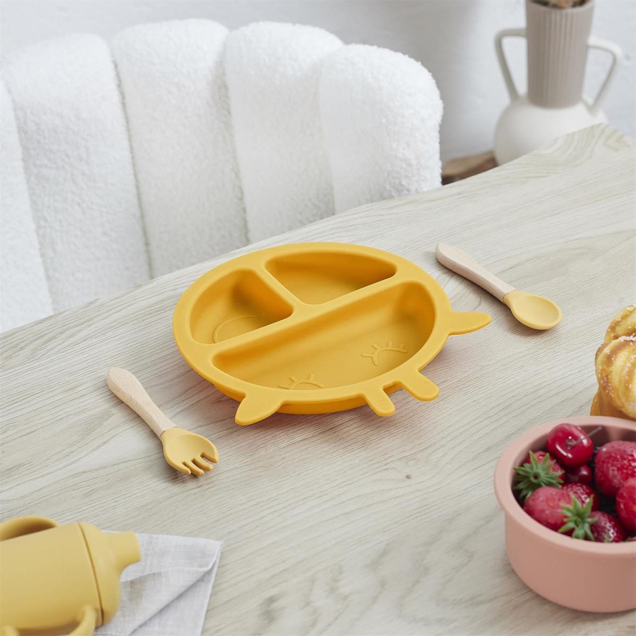 Voir la diapositive 3 : Tom & Zoé Assiette bébé en silicone  girafe  23cm jaune