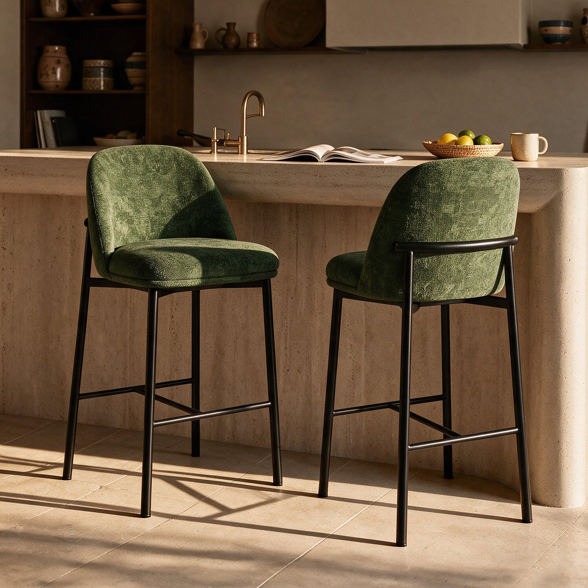 Voir la diapositive 2 : MAISON PAVANE Lot de 2 chaises pour îlot central 67 cm en tissu vert sapin-noah