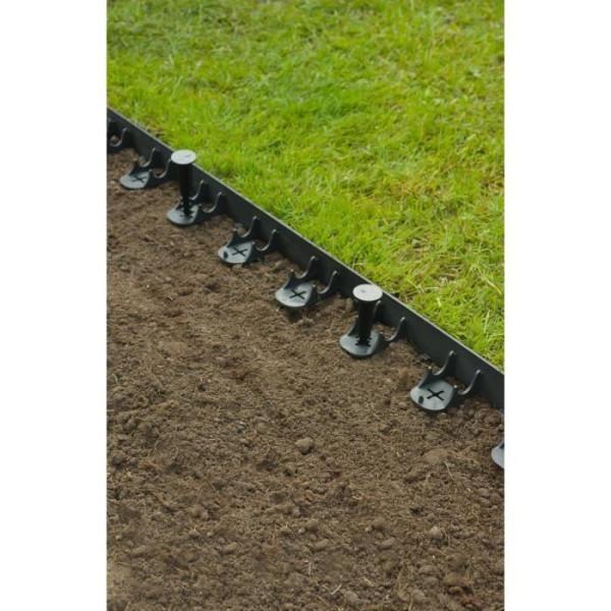 Voir la diapositive 4 : NATURE NATURE Bordure a gazon en polypropylene et polyéthylene - 16 ancres - H 4,5 x (4 x L100) cm - Noir
