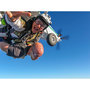 Voir la diapositive 3 : Smartbox 1 saut incroyable en parachute proche de Paris - Coffret Cadeau Sport & Aventure