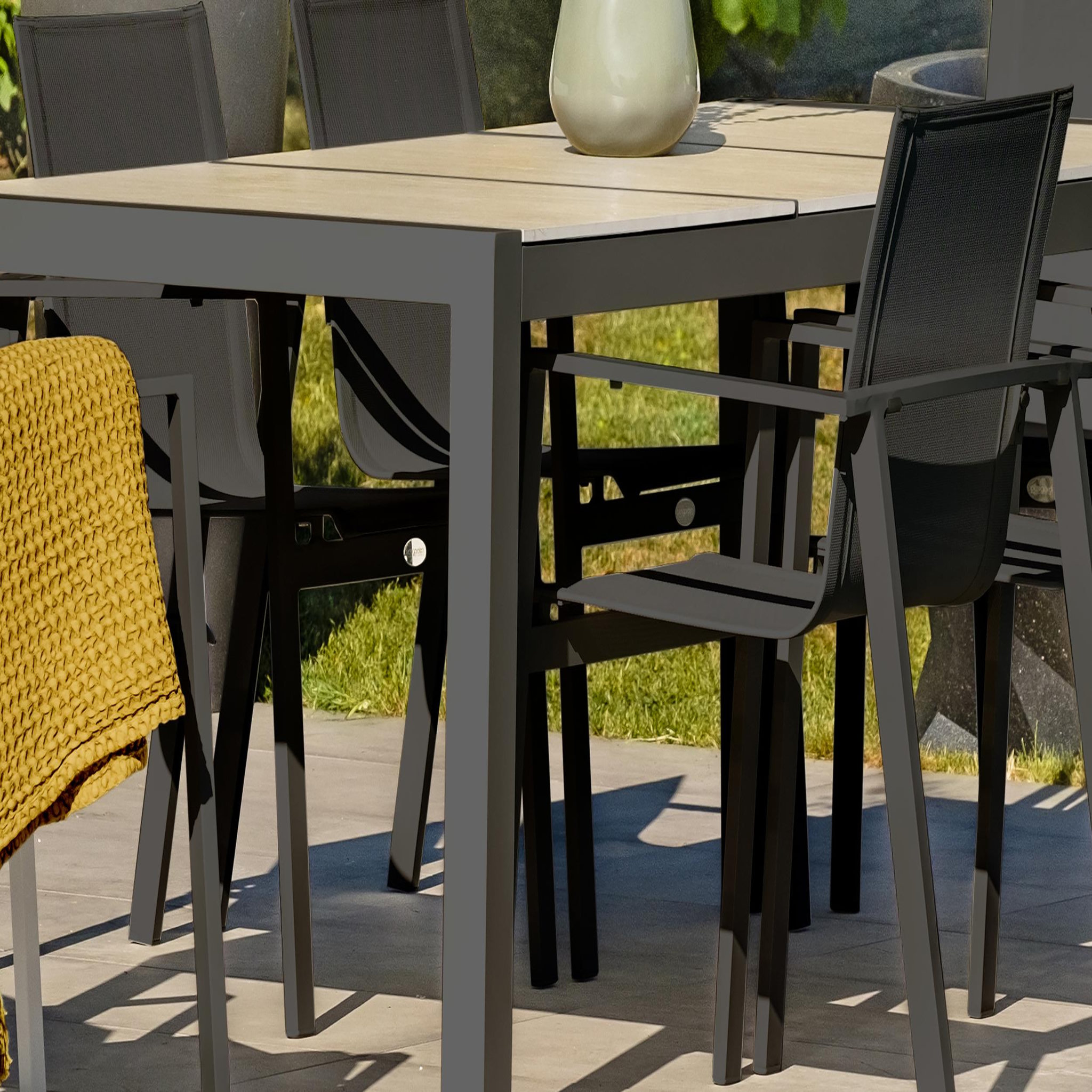 Voir la diapositive 5 : DCB GARDEN Table de jardin 6 à en aluminium avec plateau céramique (8 places)