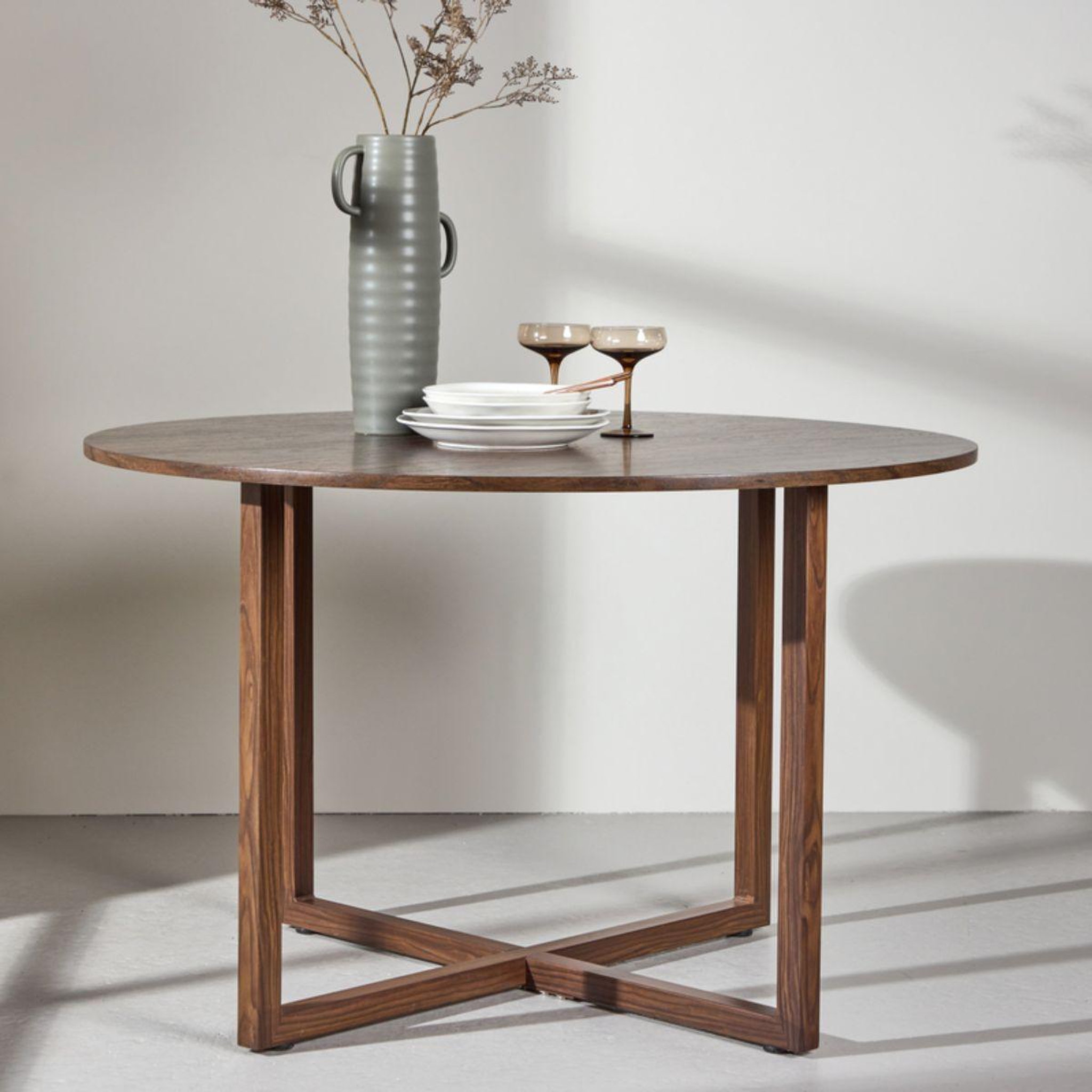 Voir la diapositive 3 : Paris Prix Table à manger ronde  durango  120cm noyer