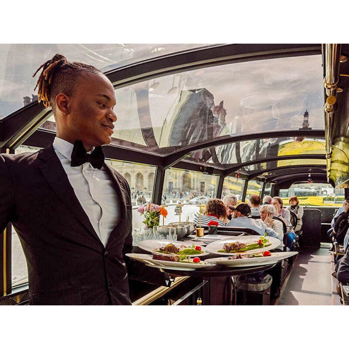 Smartbox Dîner insolite 5 plats avec visite de Paris dans le bus à impériale Le Saint-Germain 1920 - Coffret Cadeau Gastronomie