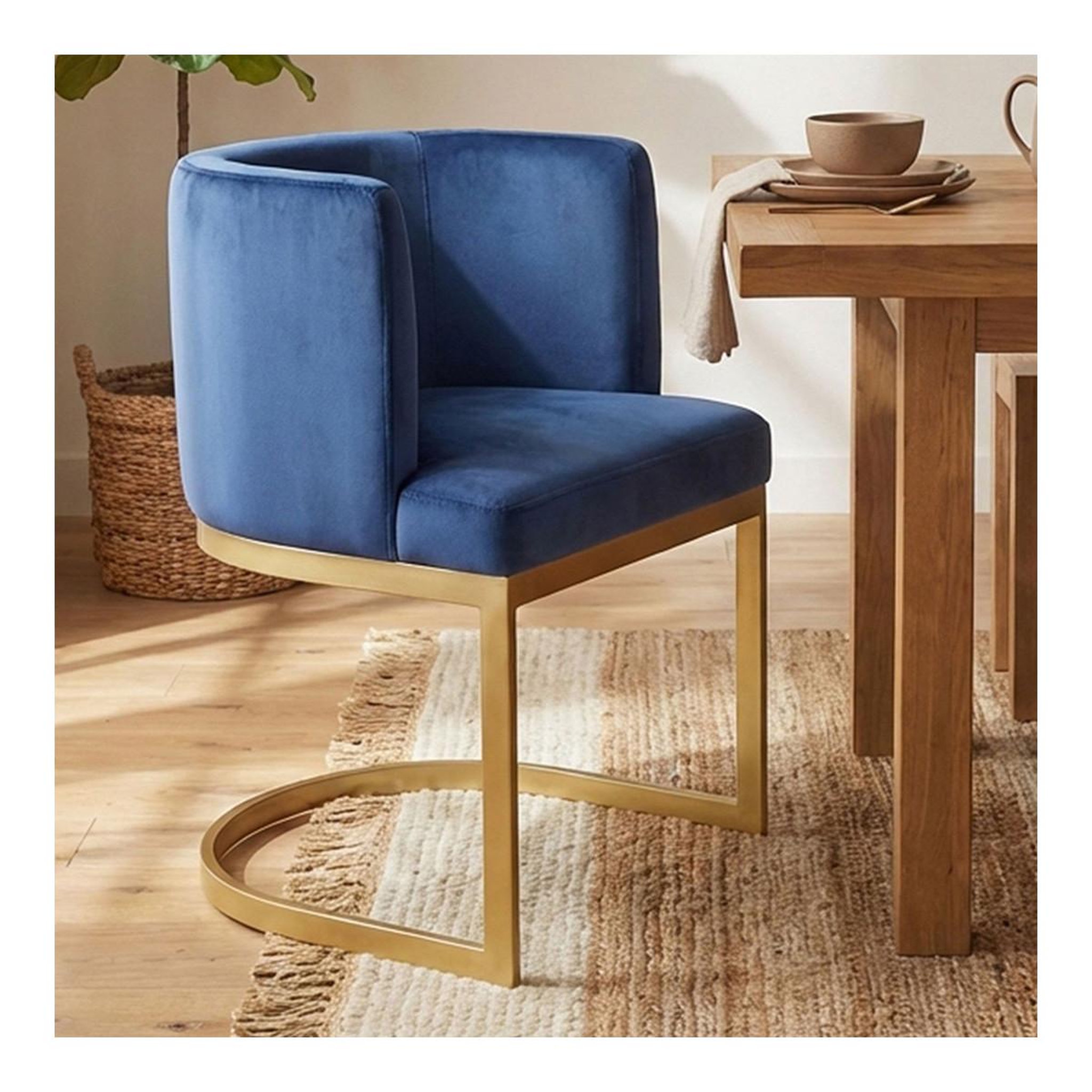 Voir la diapositive 6 : Paris Prix Chaise design en velours  noemy  75cm bleu & or