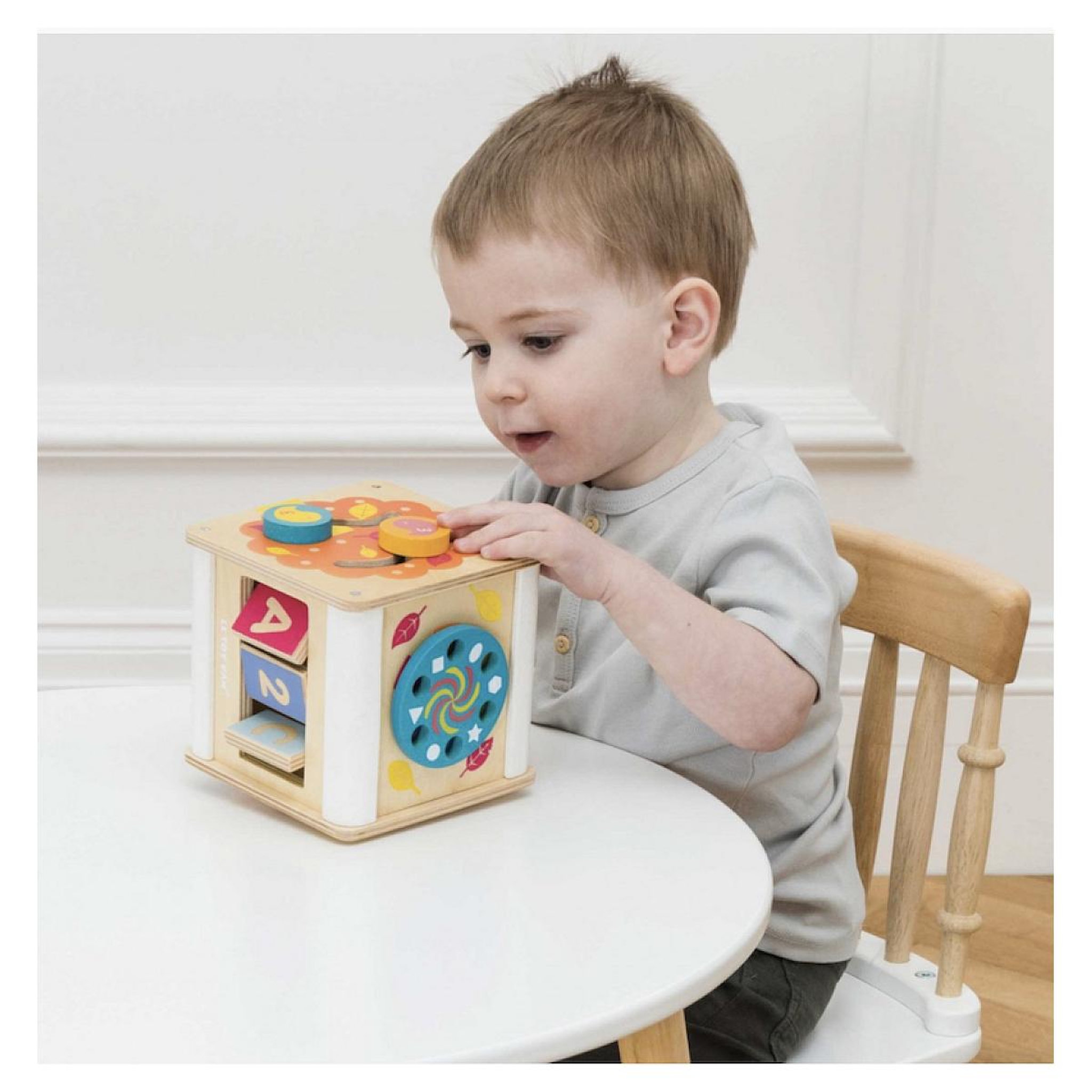 Voir la diapositive 3 : Le Toy Van Petit cube d activites -  - Petit Jour