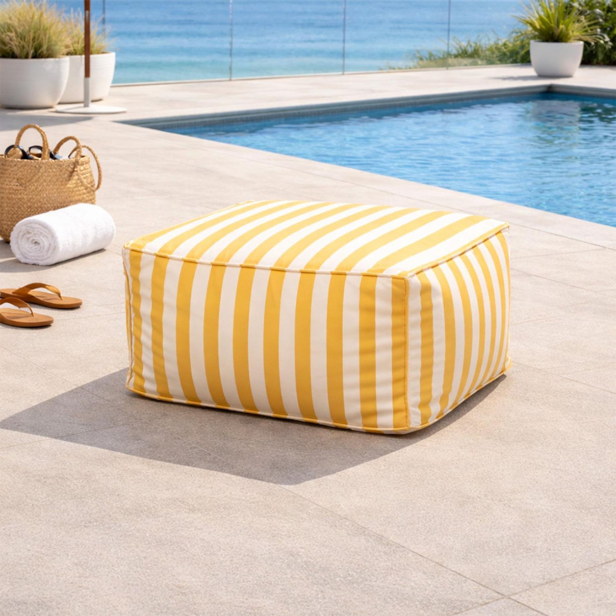CONCEPT USINE Pouf d'extérieur rayé jaune déperlant et – 55x65x35 cm POSITANO