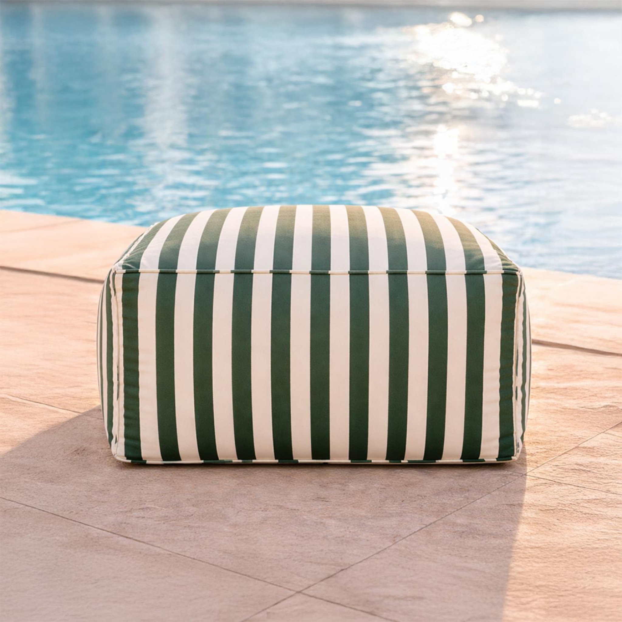 Voir la diapositive 3 : CONCEPT USINE Pouf exterieur rayé vert déperlant 55x65x35 cm POSITANO