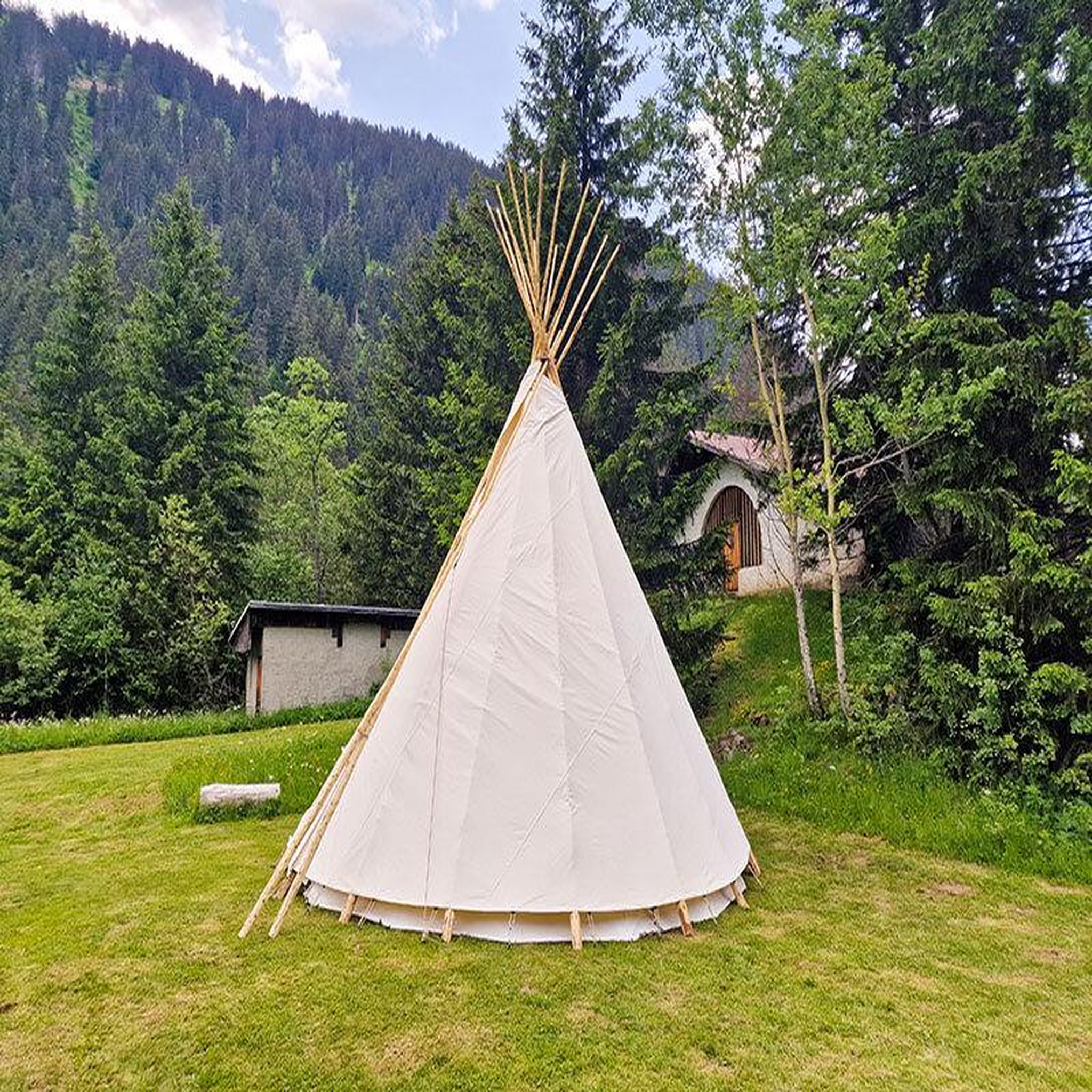 Voir la diapositive 2 : Smartbox Séjour insolite de 2 jours en tipi en famille près du mont Blanc - Coffret Cadeau Séjour