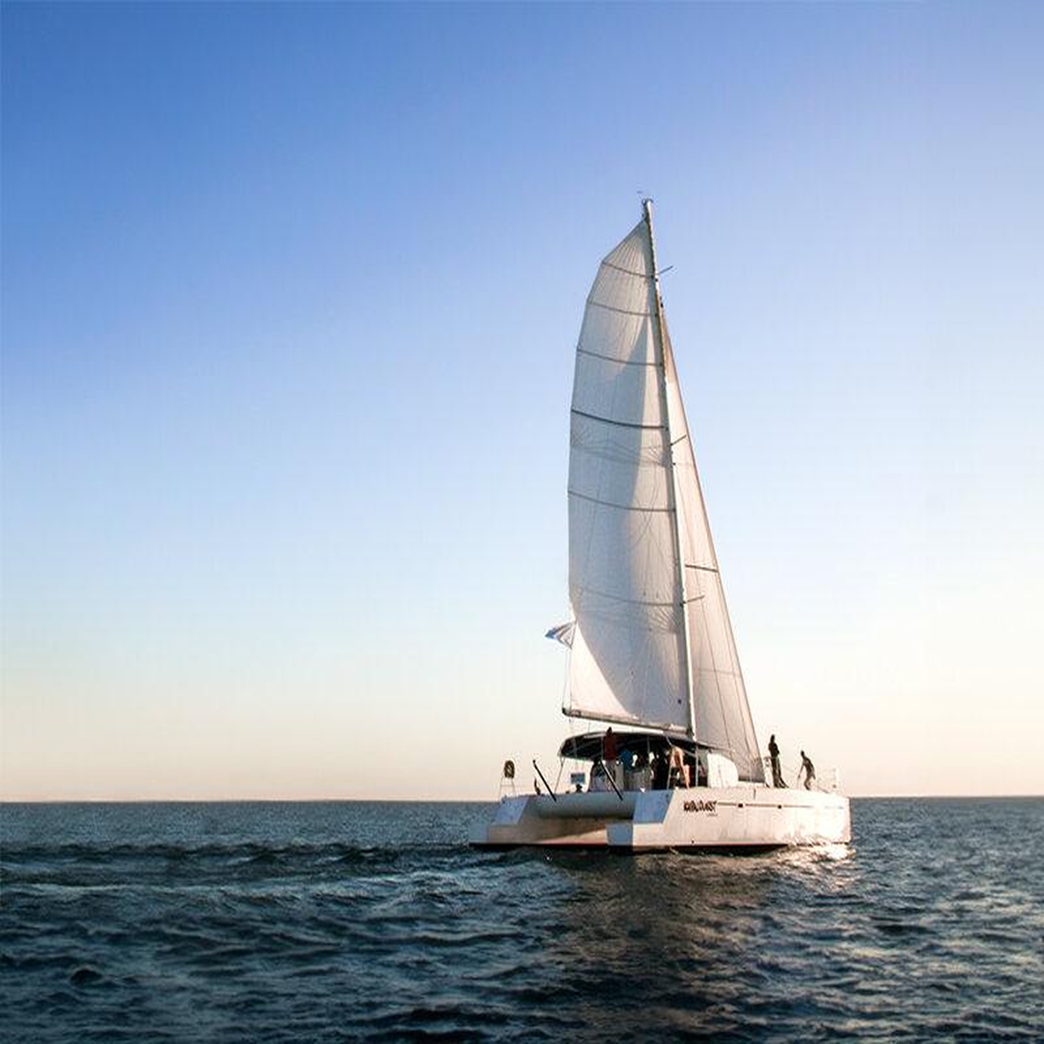 Voir la diapositive 3 : Smartbox Promenade en catamaran de 2h à la rochelle en fin d'après-midi - coffret cadeau sport & aventure