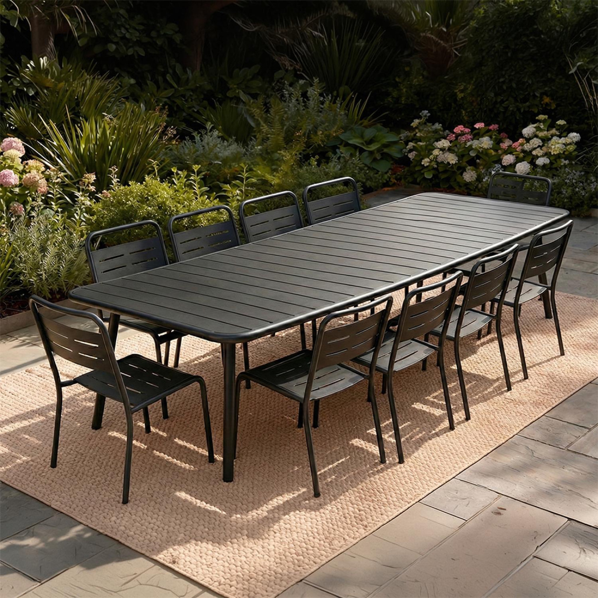 Voir la diapositive 2 : CONCEPT USINE Ensemble table de jardin 234 cm et 10 chaises bergame