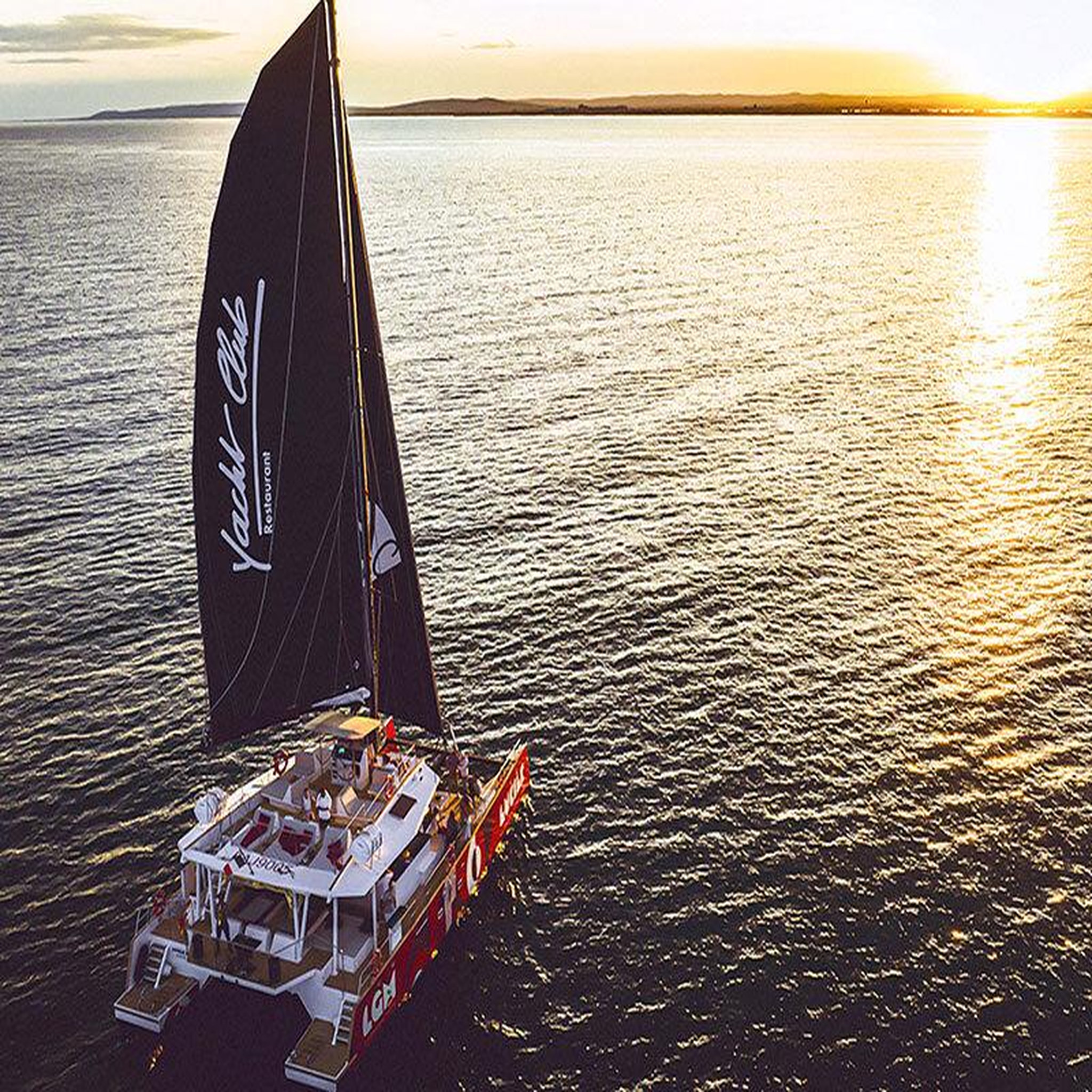 Voir la diapositive 2 : Smartbox Sortie en catamaran de 2h pour 2 personnes en Camargue - Coffret Cadeau Sport & Aventure