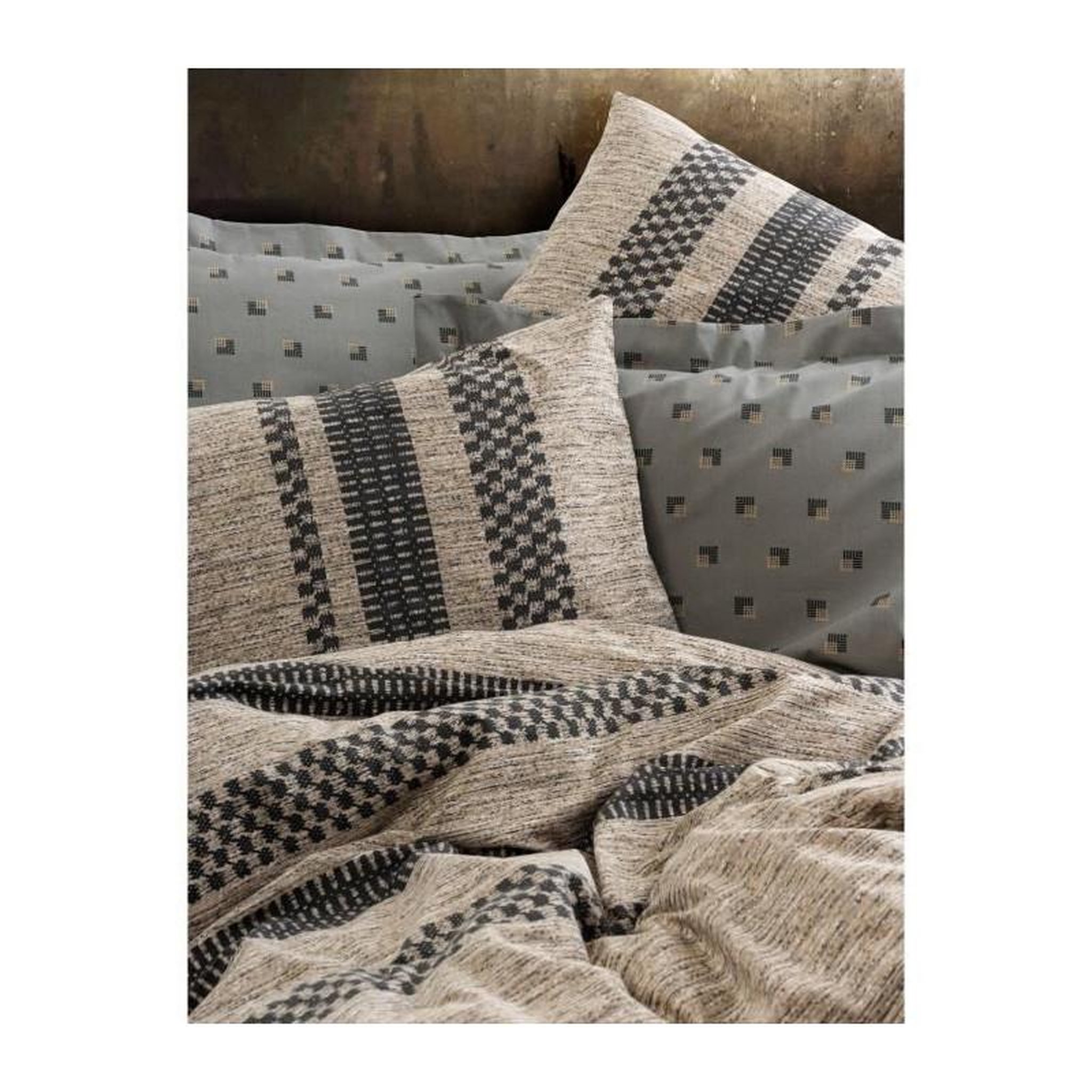 Voir la diapositive 2 : GENERIQUE Parure de lit - 129CTN64282 - 1 housse de couette 220 x 240 cm + 2 taies d'oreiller 60 x 60 cm - 100% coton ranforcé - Brun