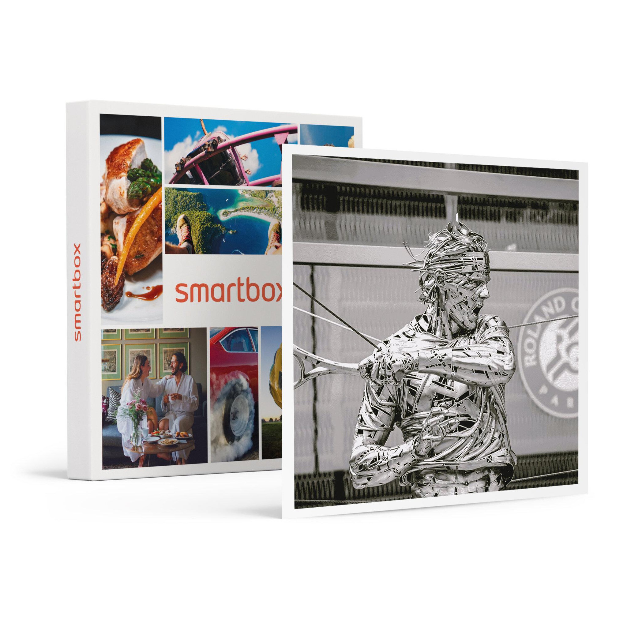 Voir la diapositive 1 : Smartbox Dans les coulisses du tennis : visite guidée du Stade Roland Garros à Paris pour 2 adultes - Coffret Cadeau Sport & Aventure