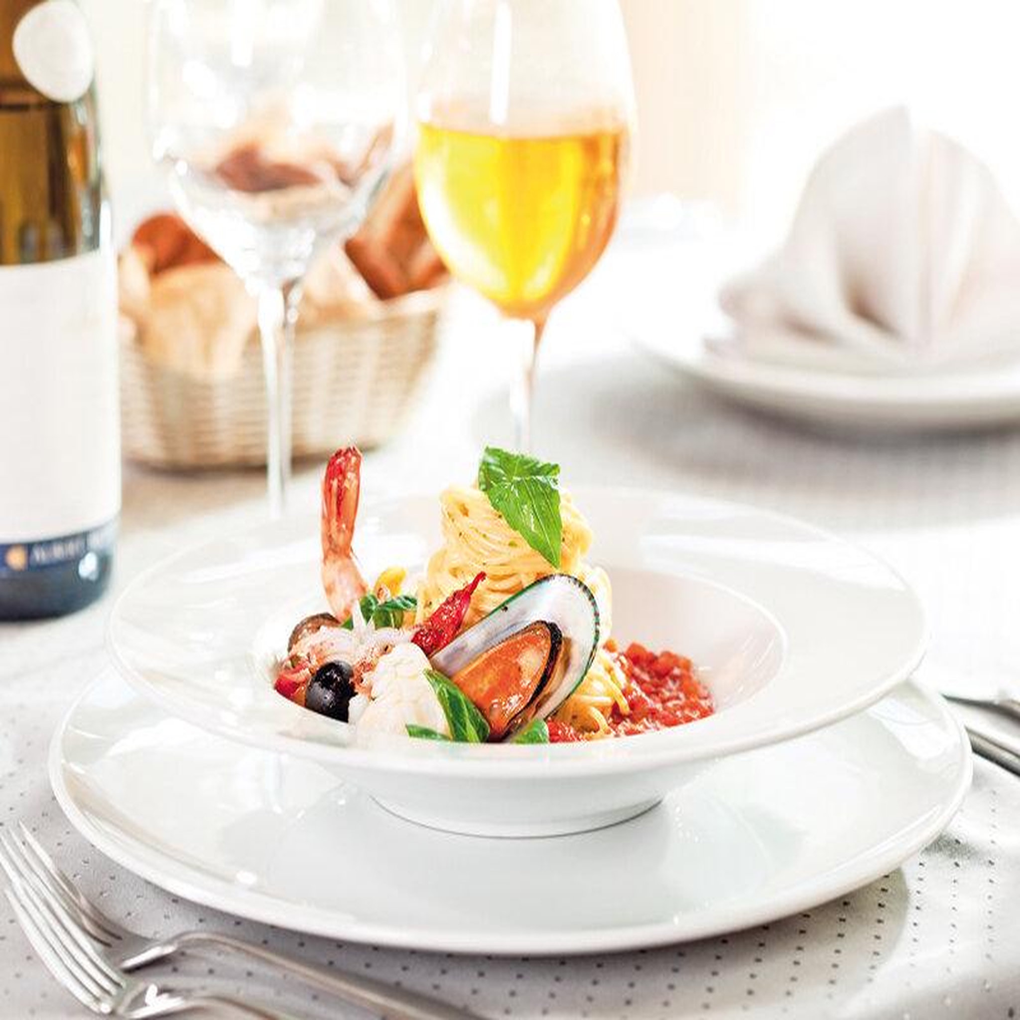 Voir la diapositive 4 : Smartbox Coffret cadeau fête des pères : dîner gourmand avec vin pour 2 personnes - coffret cadeau gastronomie