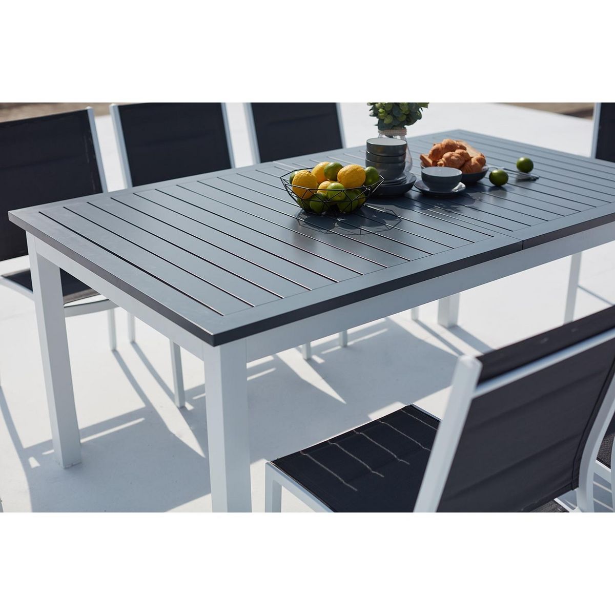 CONCEPT USINE Table de jardin extensible et 8 chaises alu-toile PVC blanc AREZZO