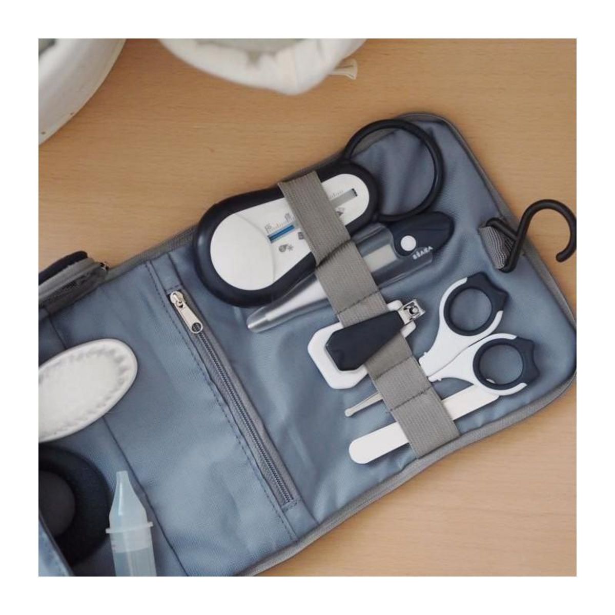 BEABA BEABA, Trousse de toilette nomade, 9 accessoires, night blue