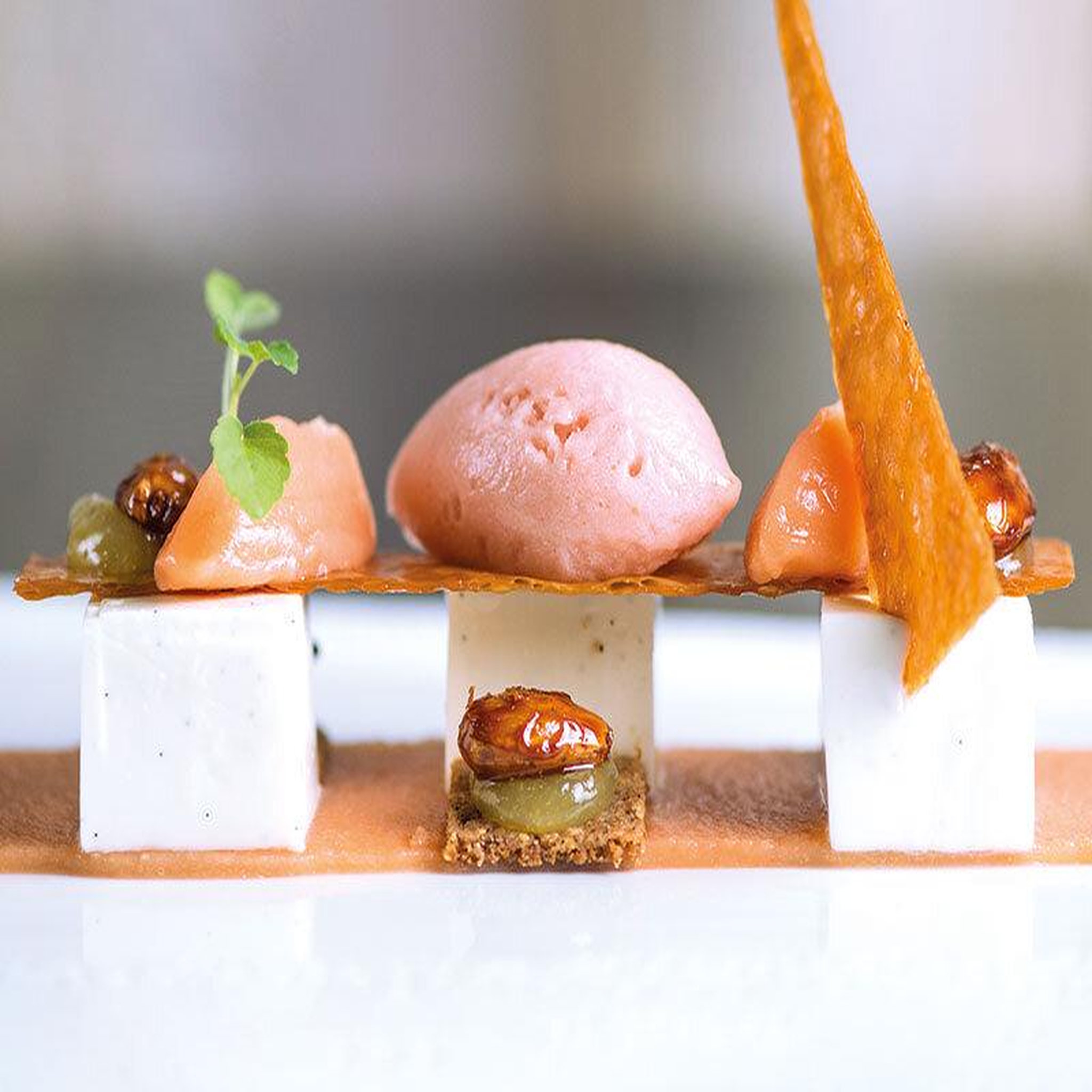 Voir la diapositive 3 : Smartbox 3 jours en hôtel 4* avec repas en restaurant gastronomique à strasbourg - coffret cadeau multi-thèmes