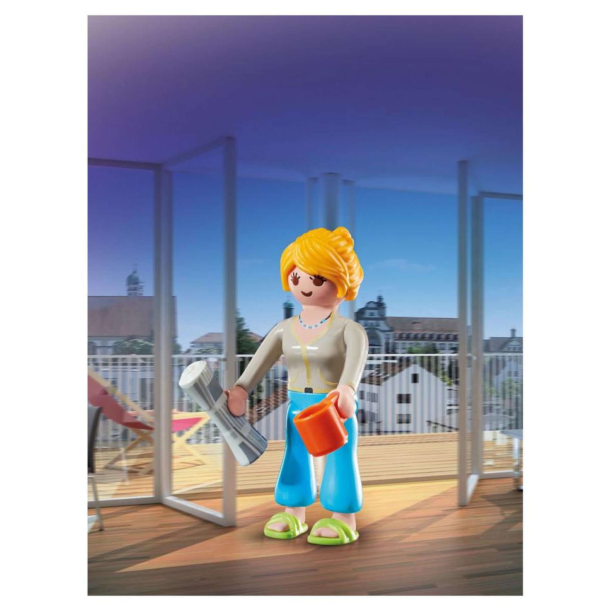 Voir la diapositive 3 : PLAYMOBIL City Life - Jeune femme et journal